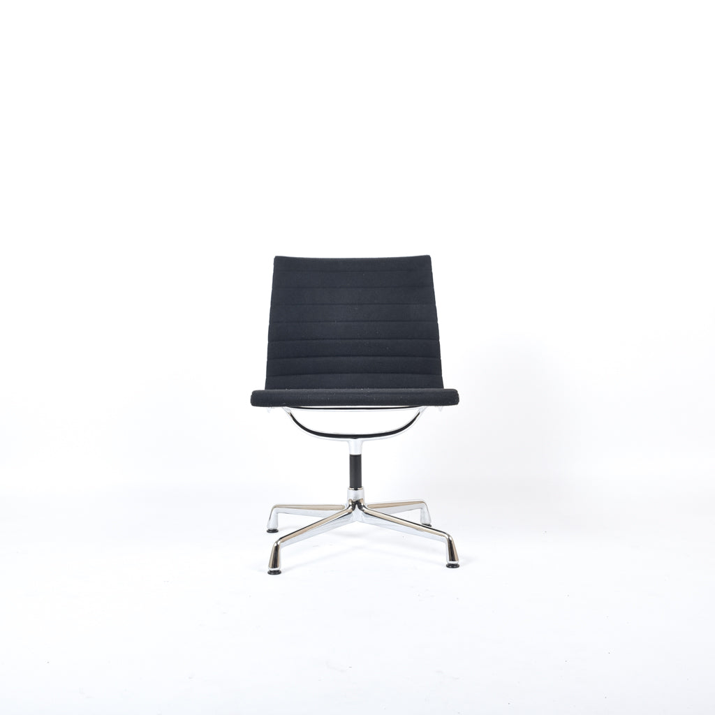 Eames EA 105 Stuhl Stoff Schwarz 