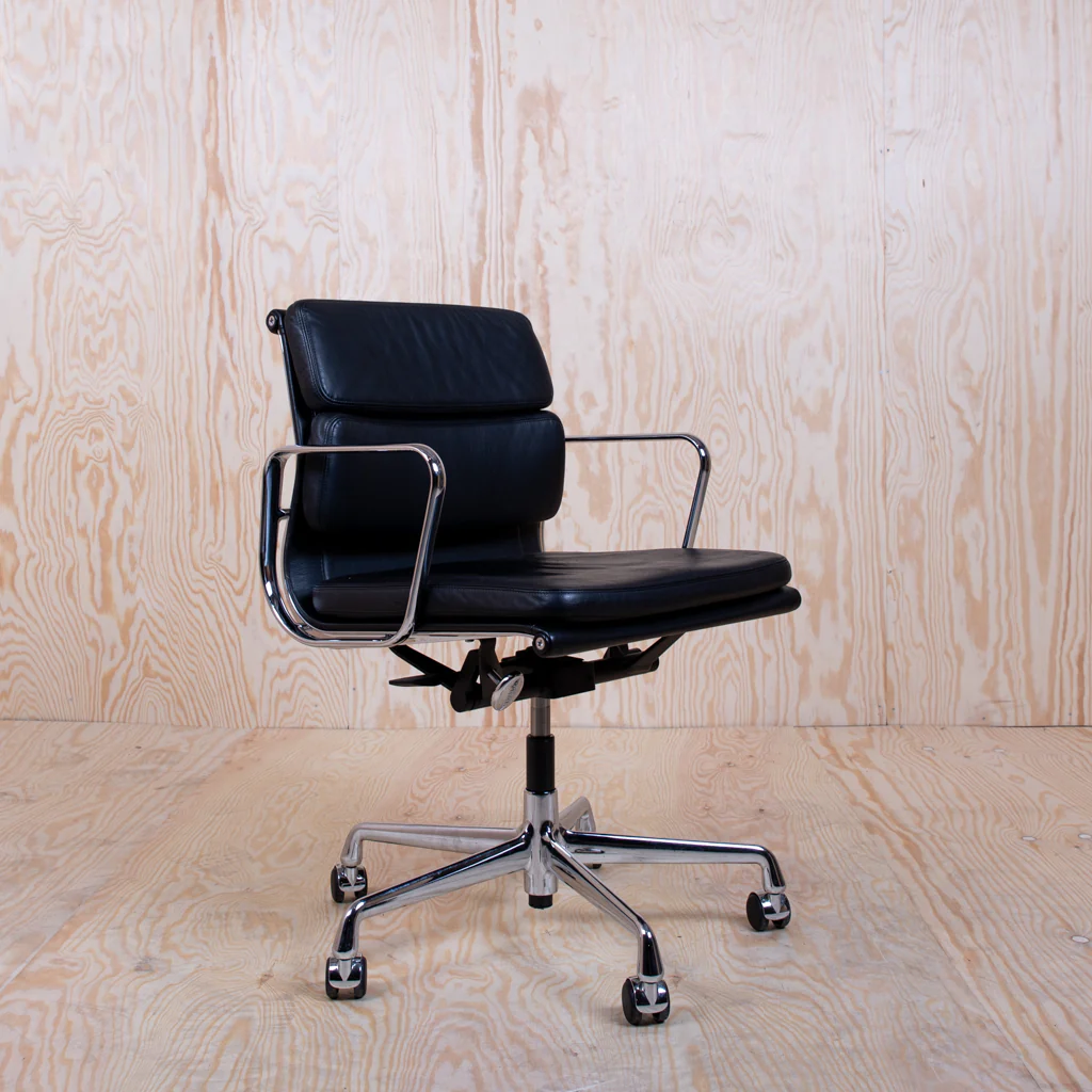 Vitra Eames EA217 Soft Pad Chair Schwarz Leder