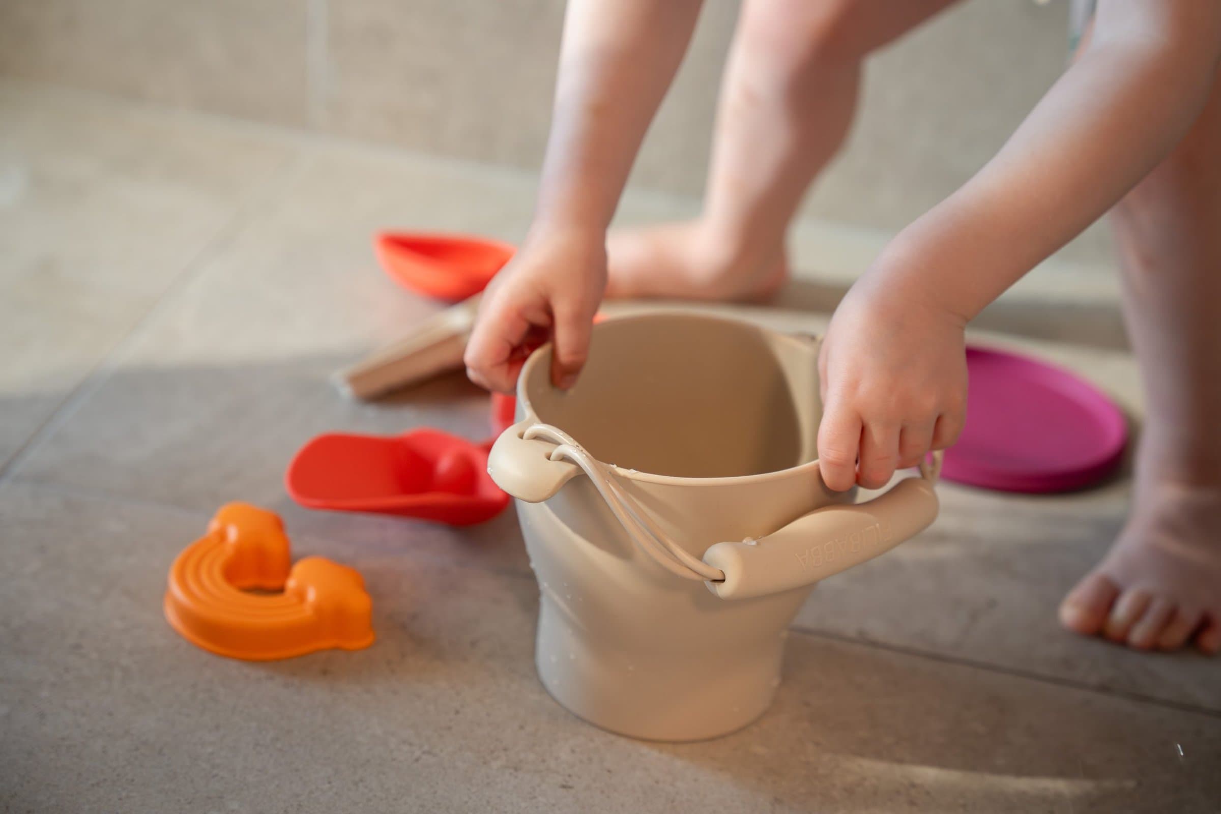 Set da spiaggia in silicone multicolore