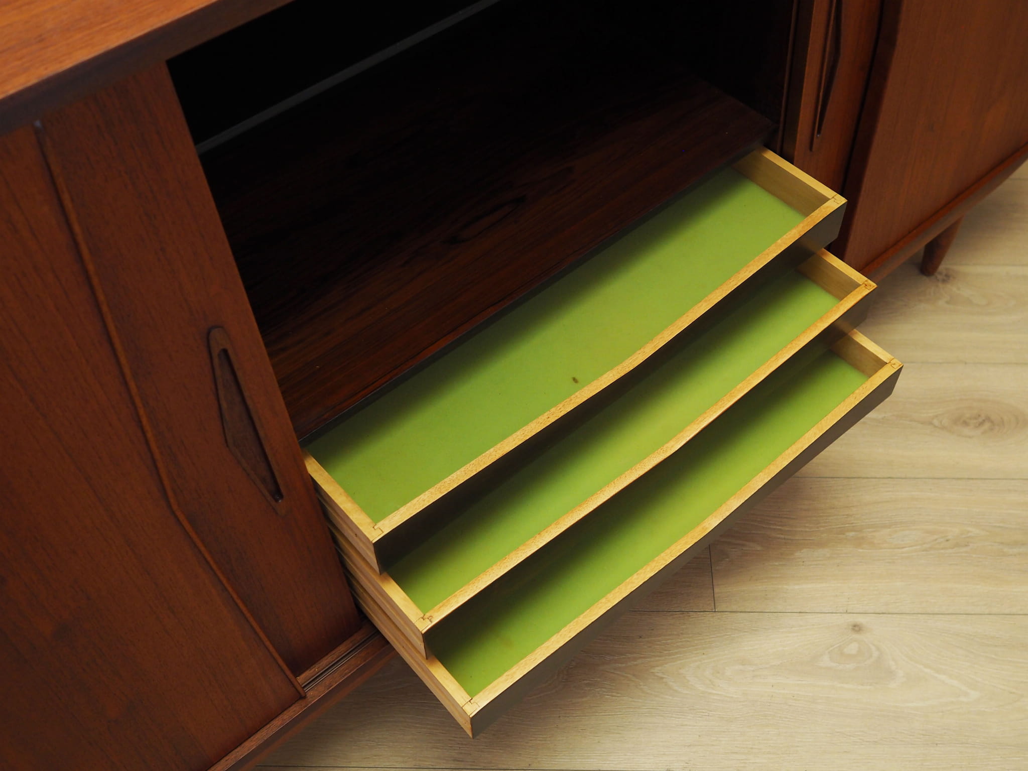 Credenza in legno di teak anni '70