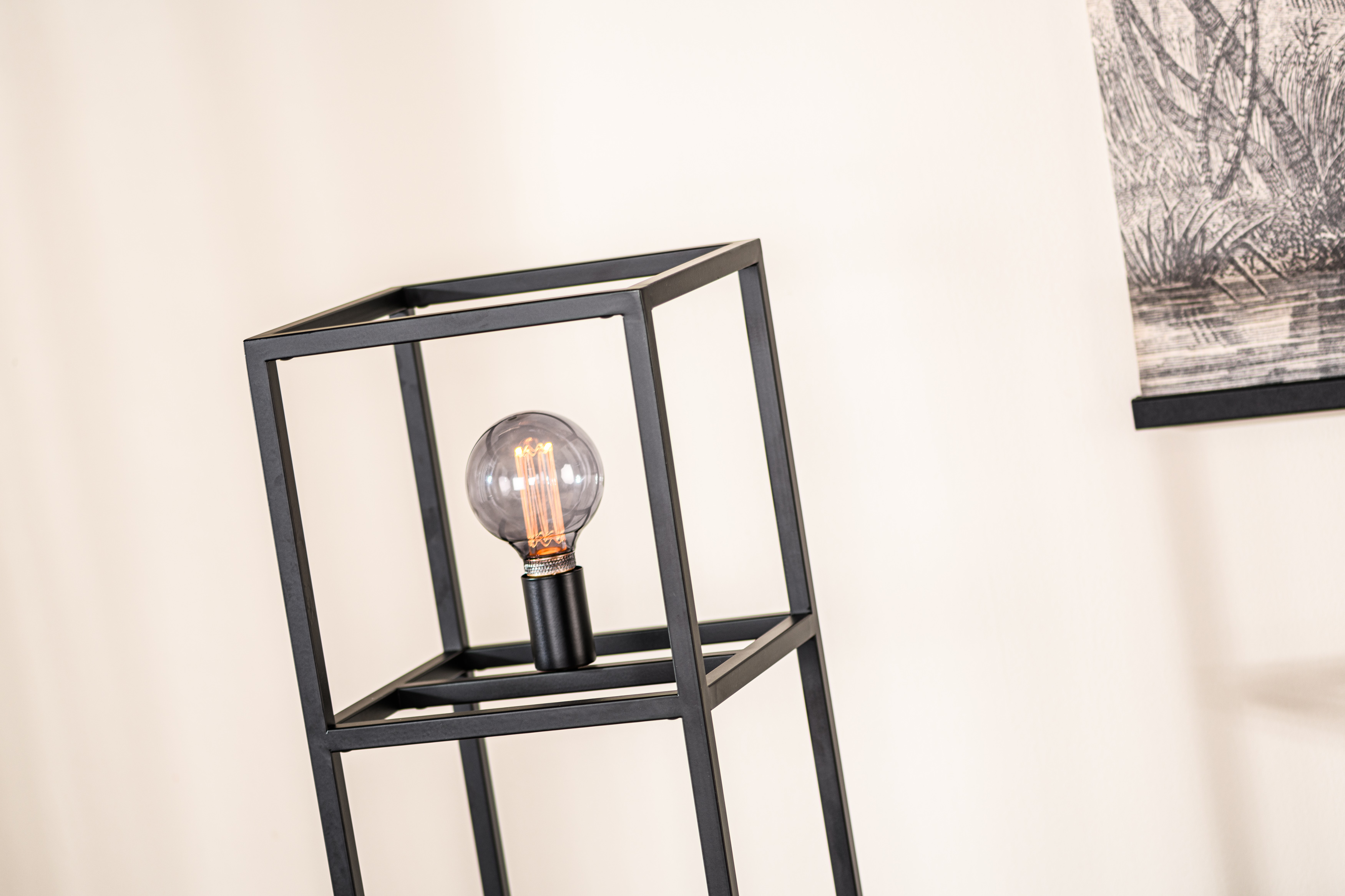 Lampada da terra in acciaio nero