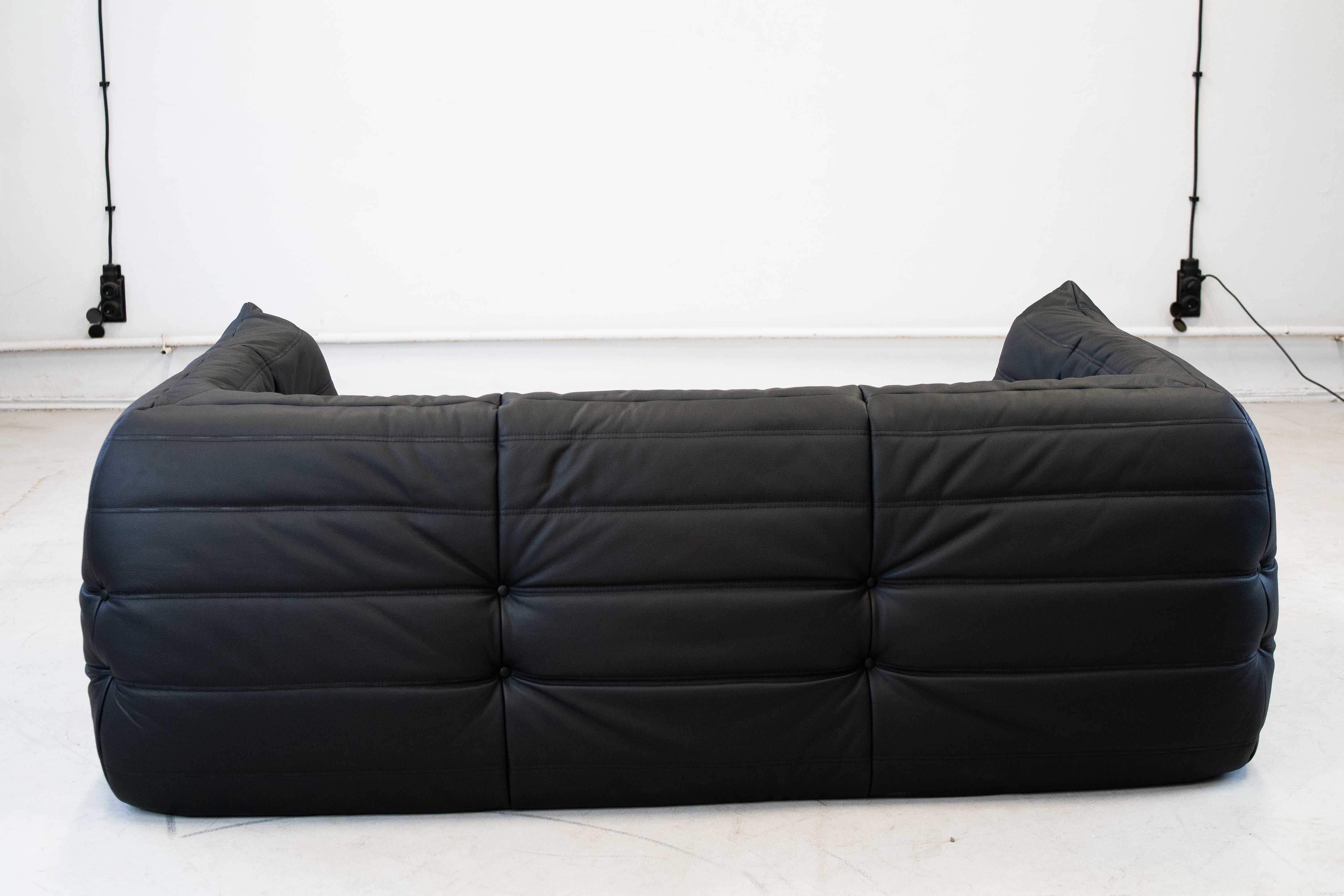 Divano Togo 2 posti con braccioli Pelle Madras Nero