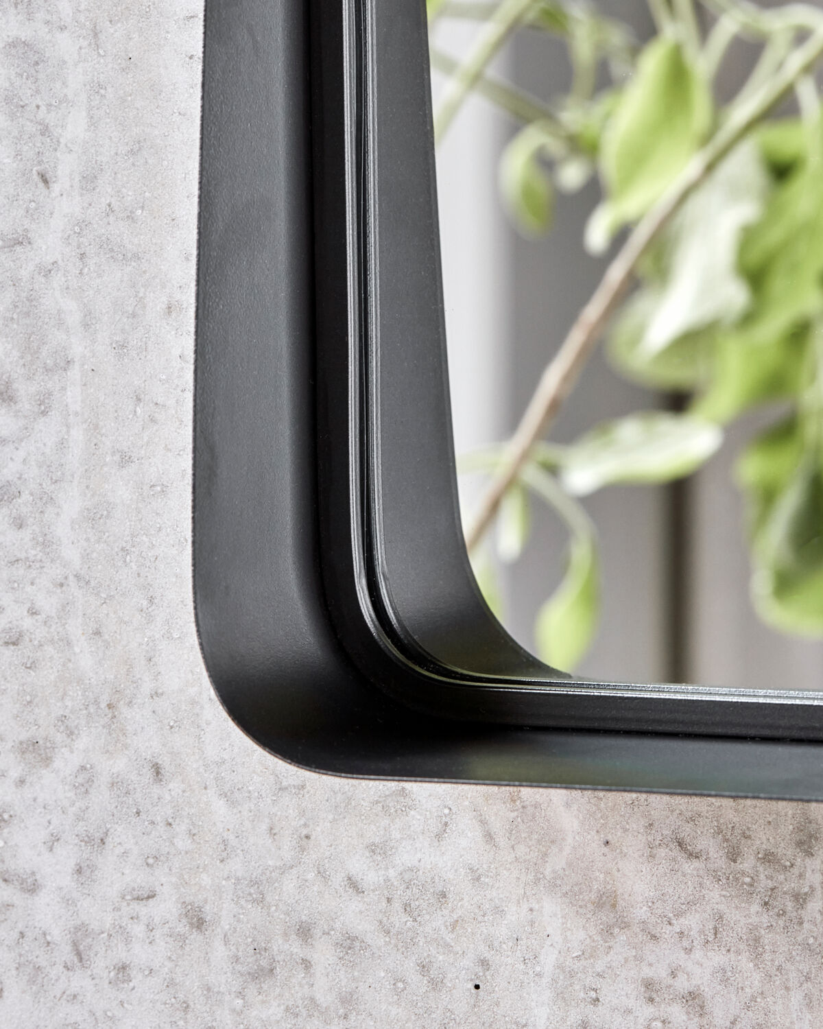 HDPejo Mirror with Black Antique Frame