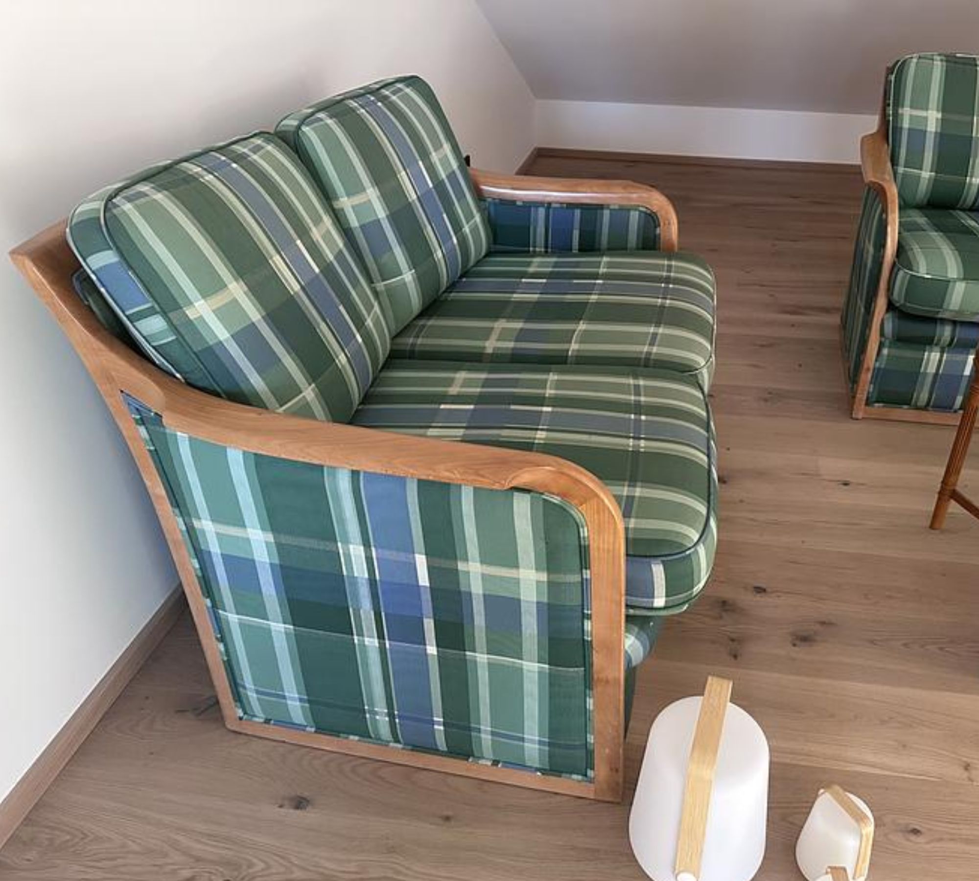2x Vintage Sofa 2-Sitzer & Couchtisch Olivenholz Kariert