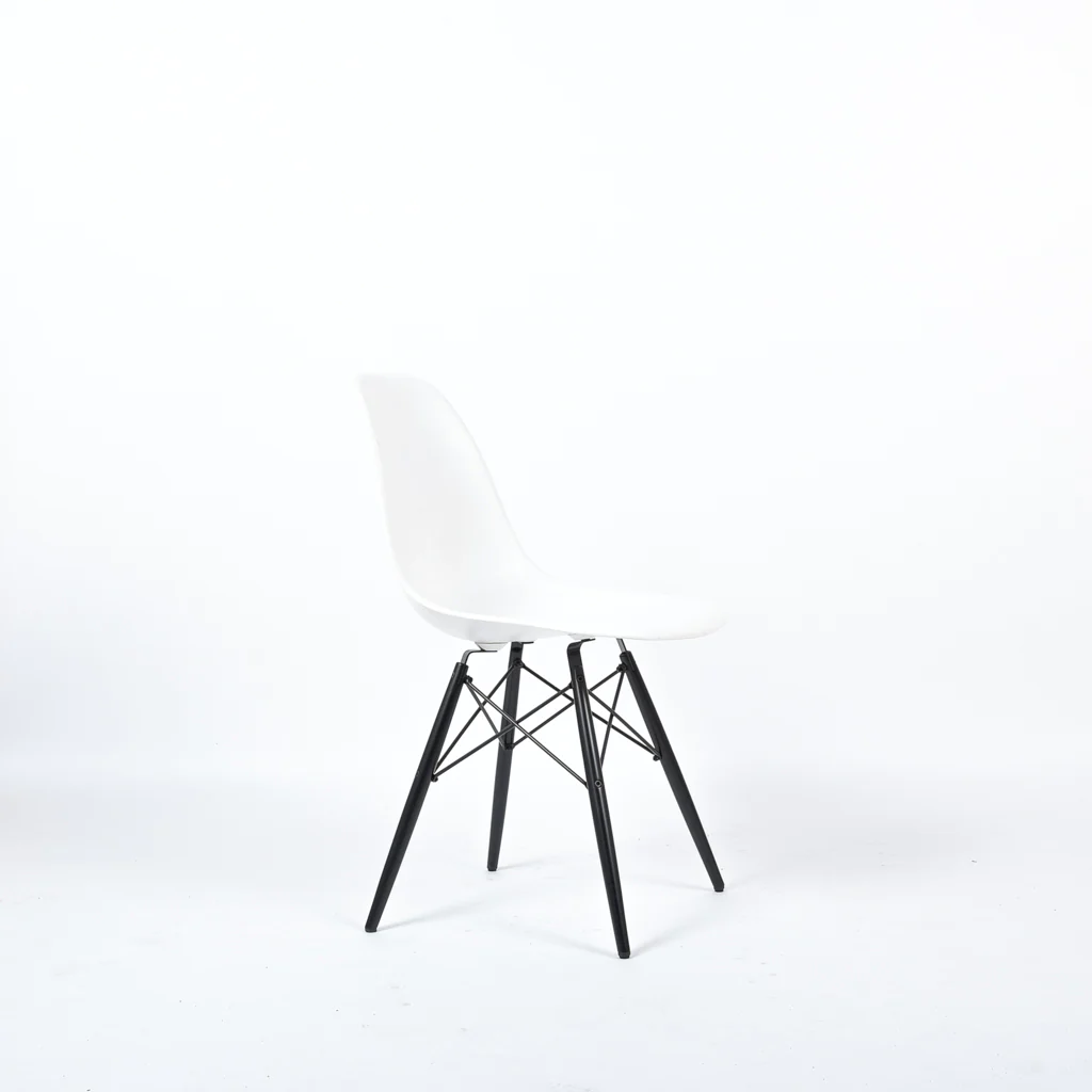 Eames Plastic Side Chair DSW Weiß