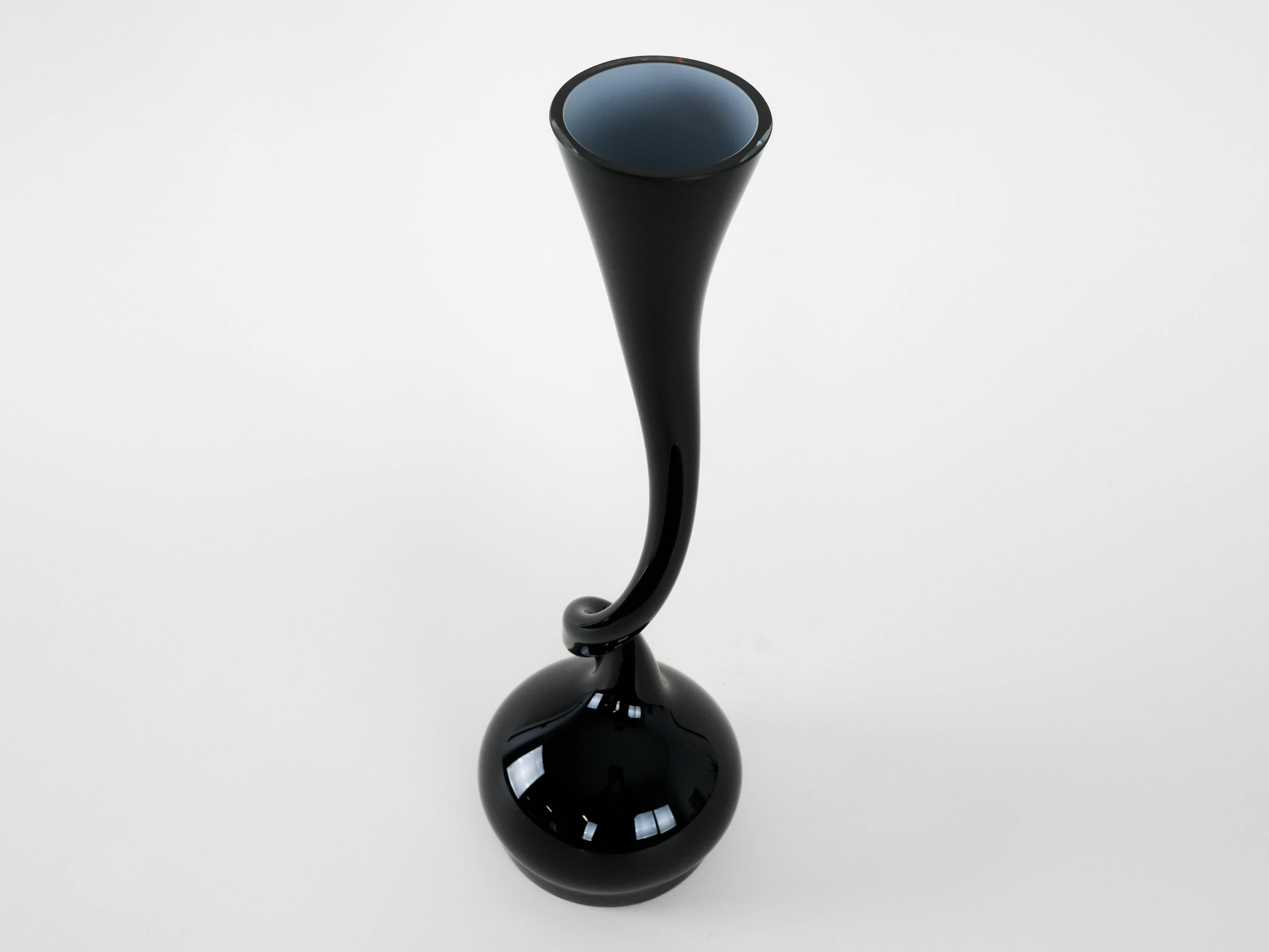 Swing Vase Black 2000s