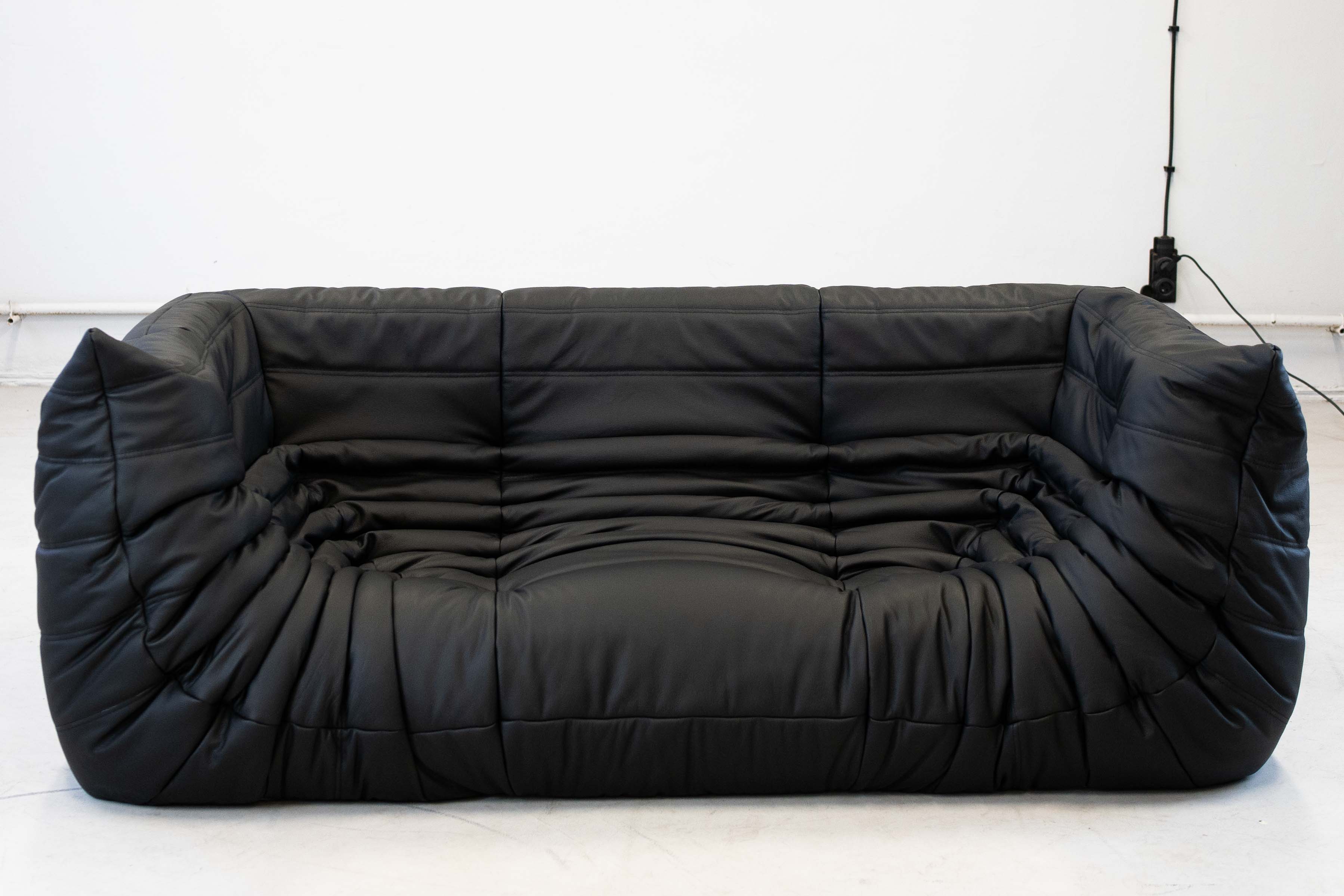 Togo Sofa 2-seater with armrest Madras leather Black