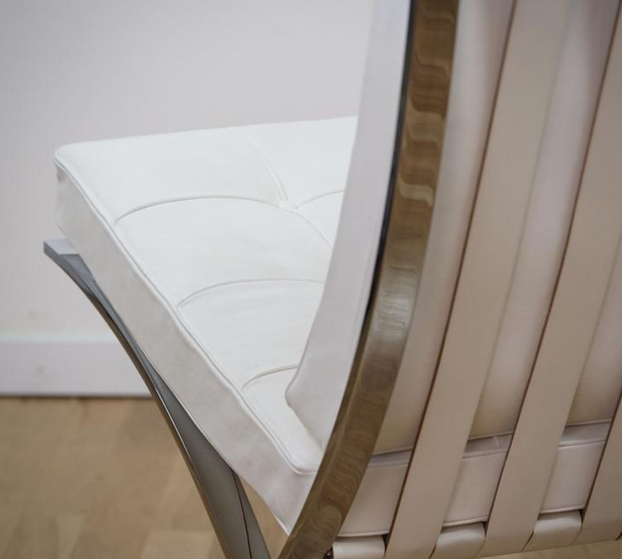 Barcelona Chair Leder Ivory Limited Edition Nr. 23