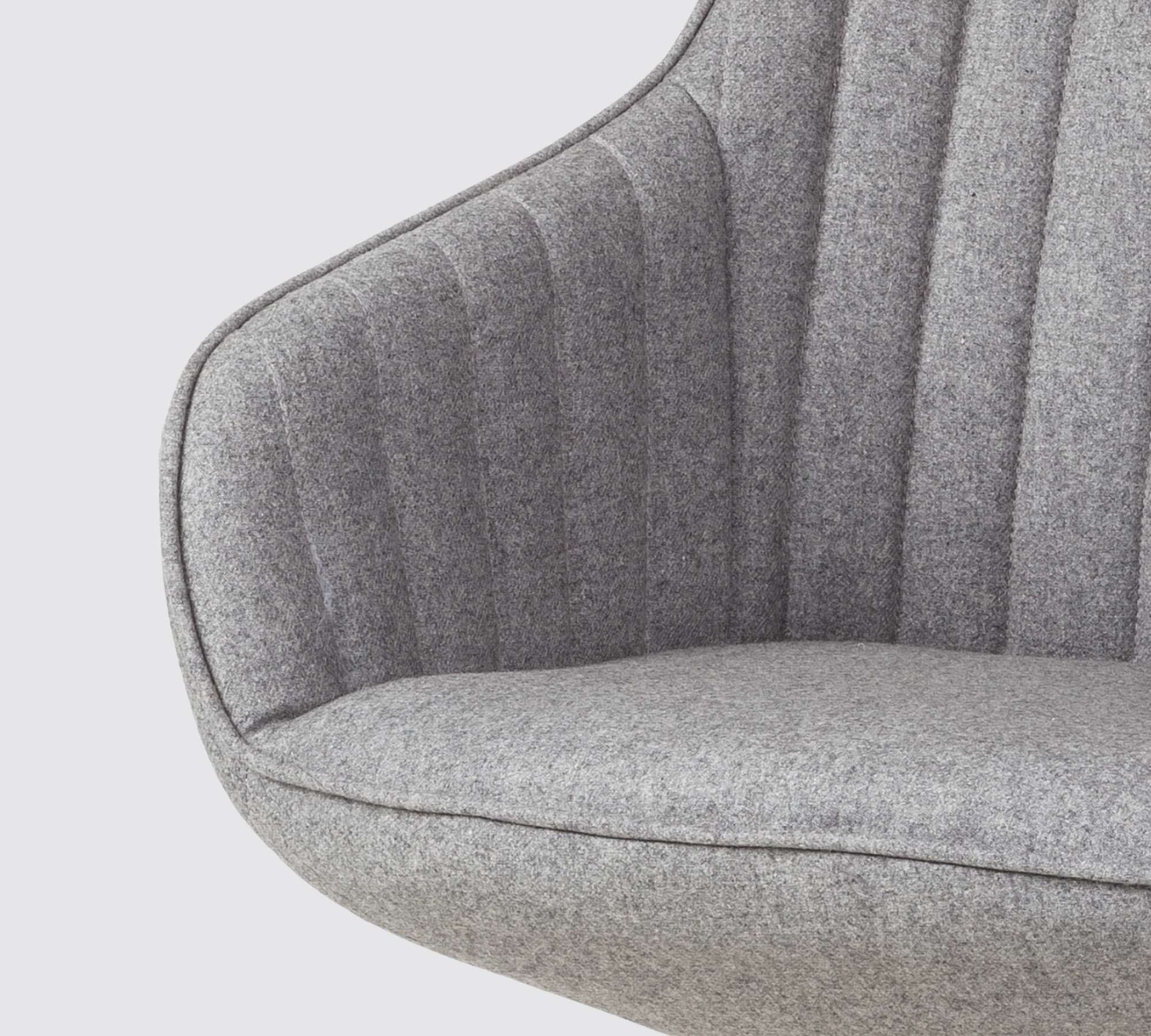 Gemütlicher Armlehnstuhl Filz Holz Mix Grau