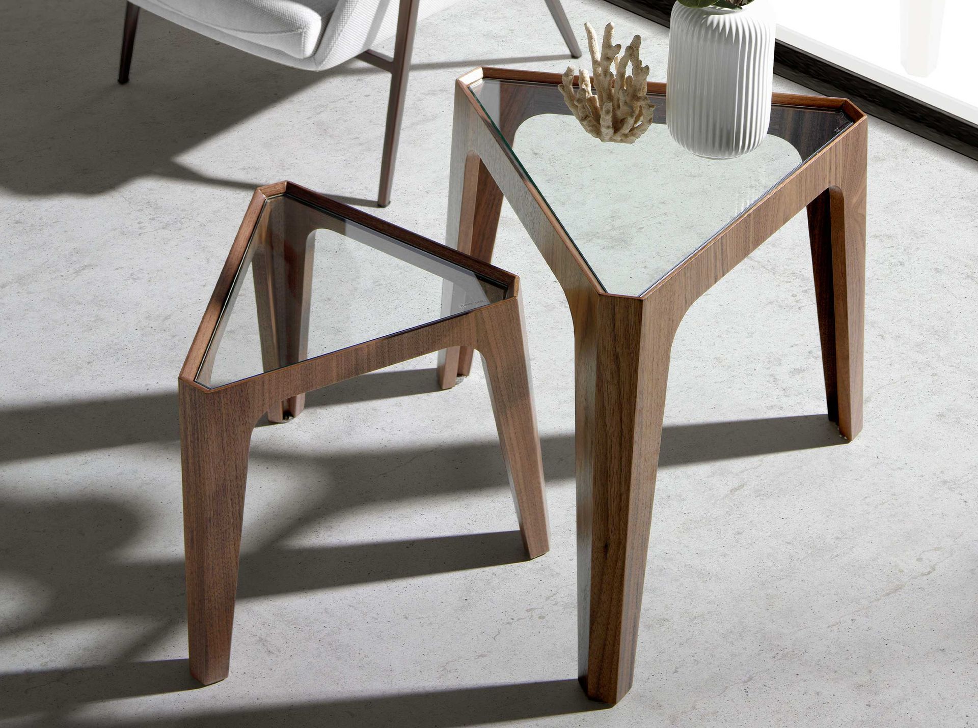 Side table Walnut veneer Glass Brown