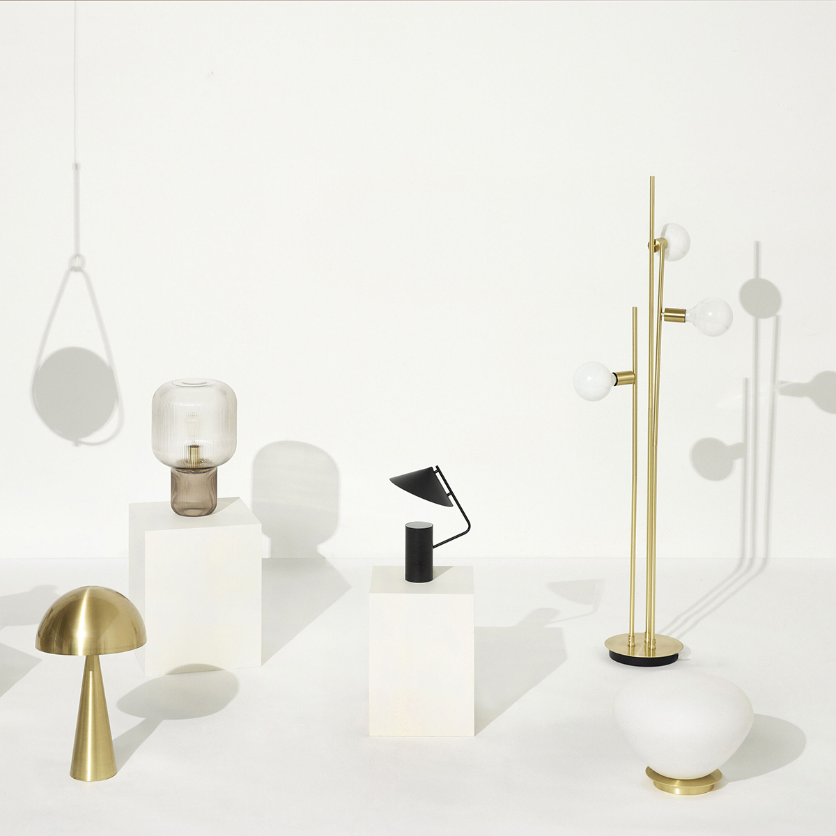 Balance Stehlampe Messingfarben