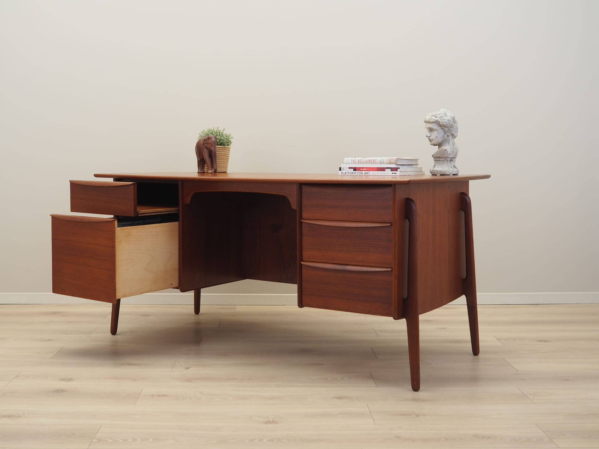 Vintage Schreibtisch Teakholz Braun 1960er Jahre