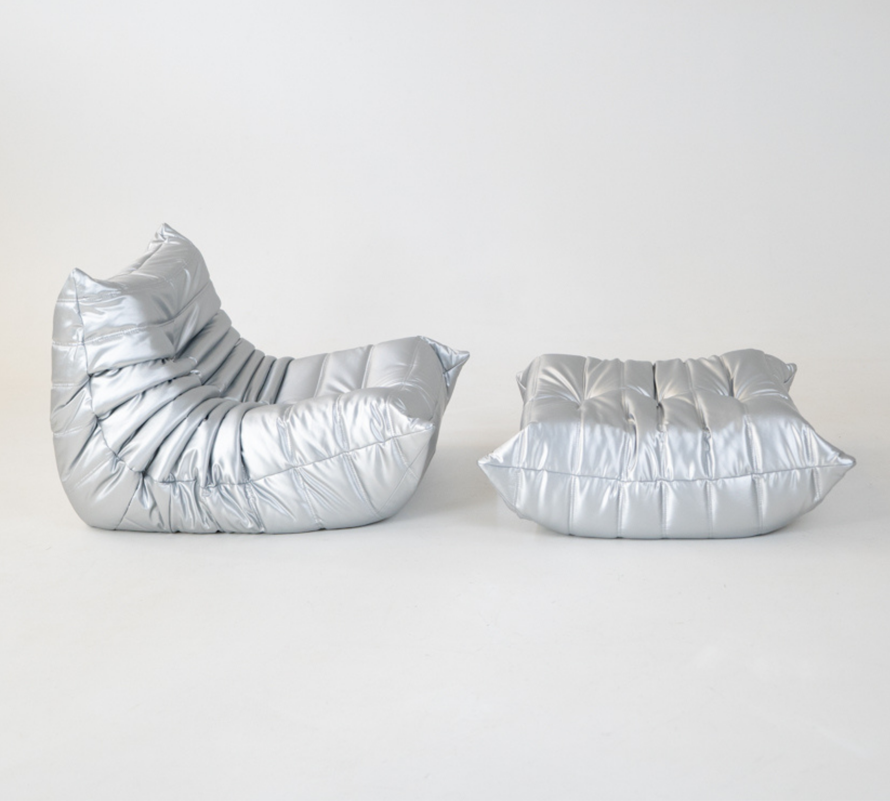 Set poltrona e pouf Togo in ecopelle grigio spazio