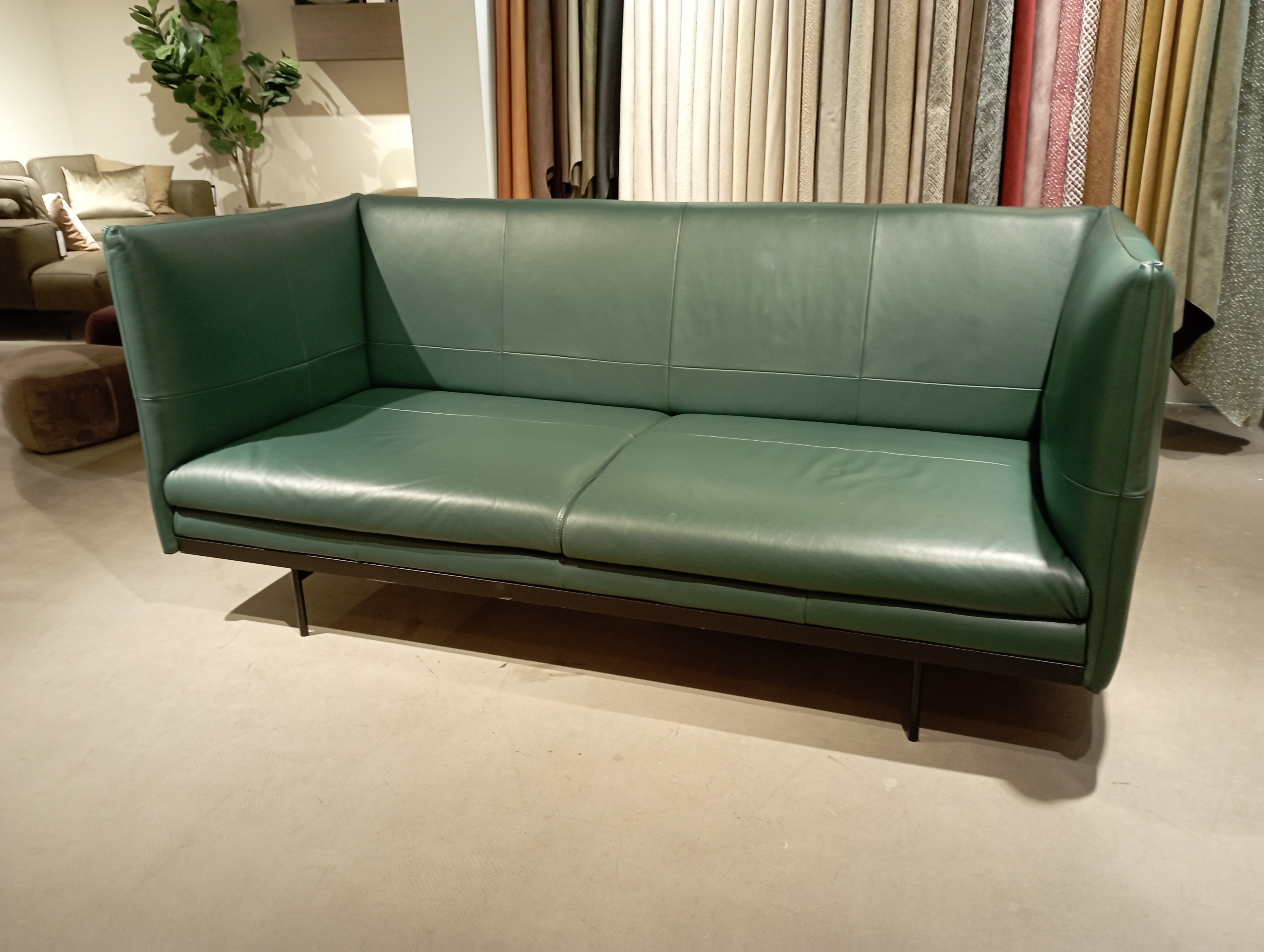 Nantes Sofa 2-seater Estoril leather dark green