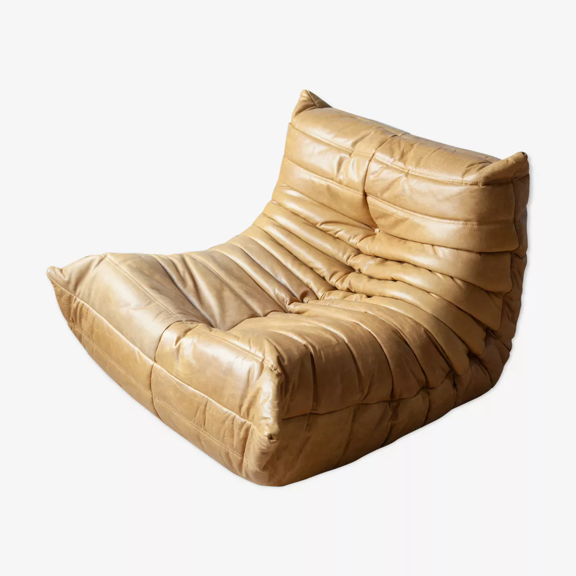 Poltrona Togo in pelle pull-up cammello