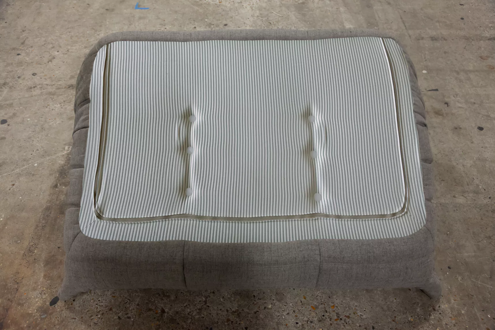 Togo Sofa 2-seater woven fabric warm grey