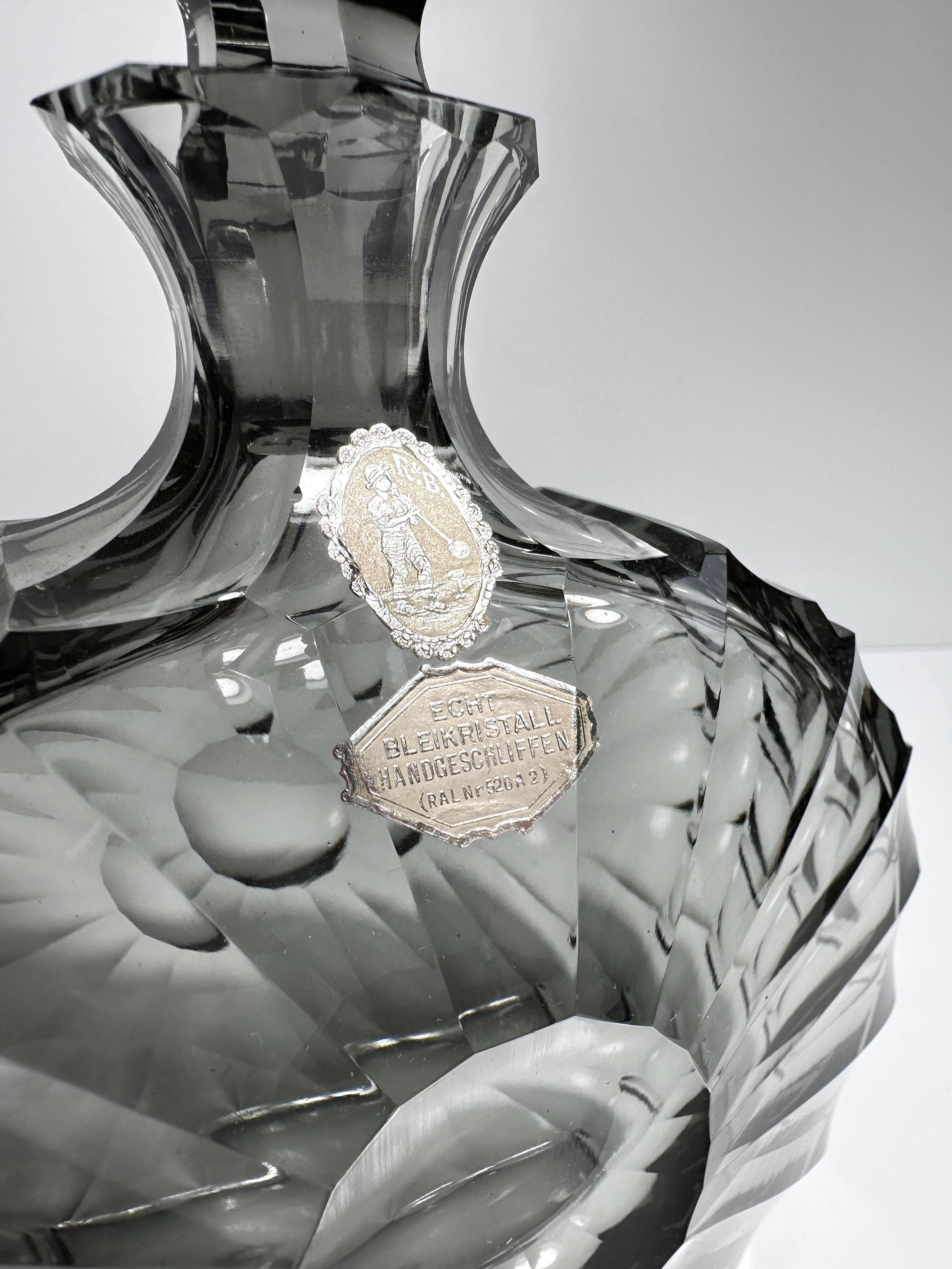 Decanter in cristallo Mid-century / Caraffa in vetro fumé grigio