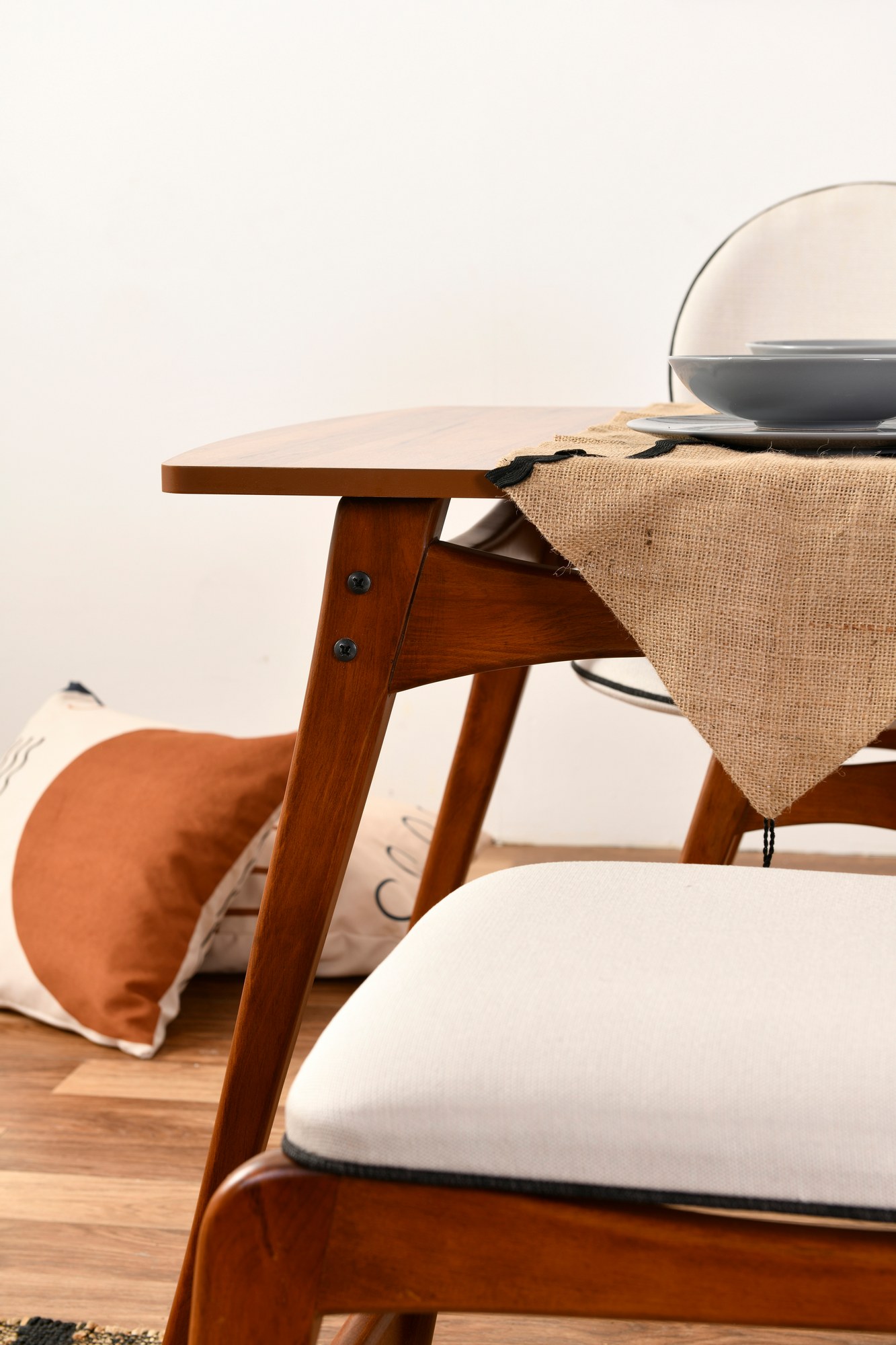 Touch Dining table set 4-pc. Nubuck leather Cream