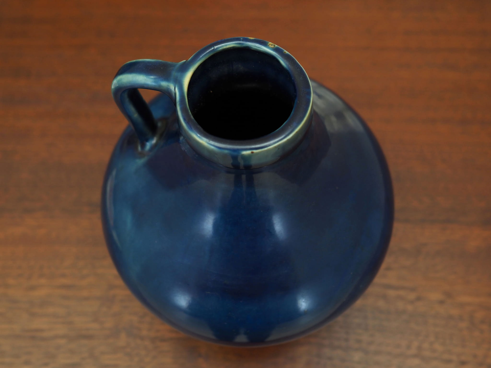 Brocca vintage in ceramica blu anni '70