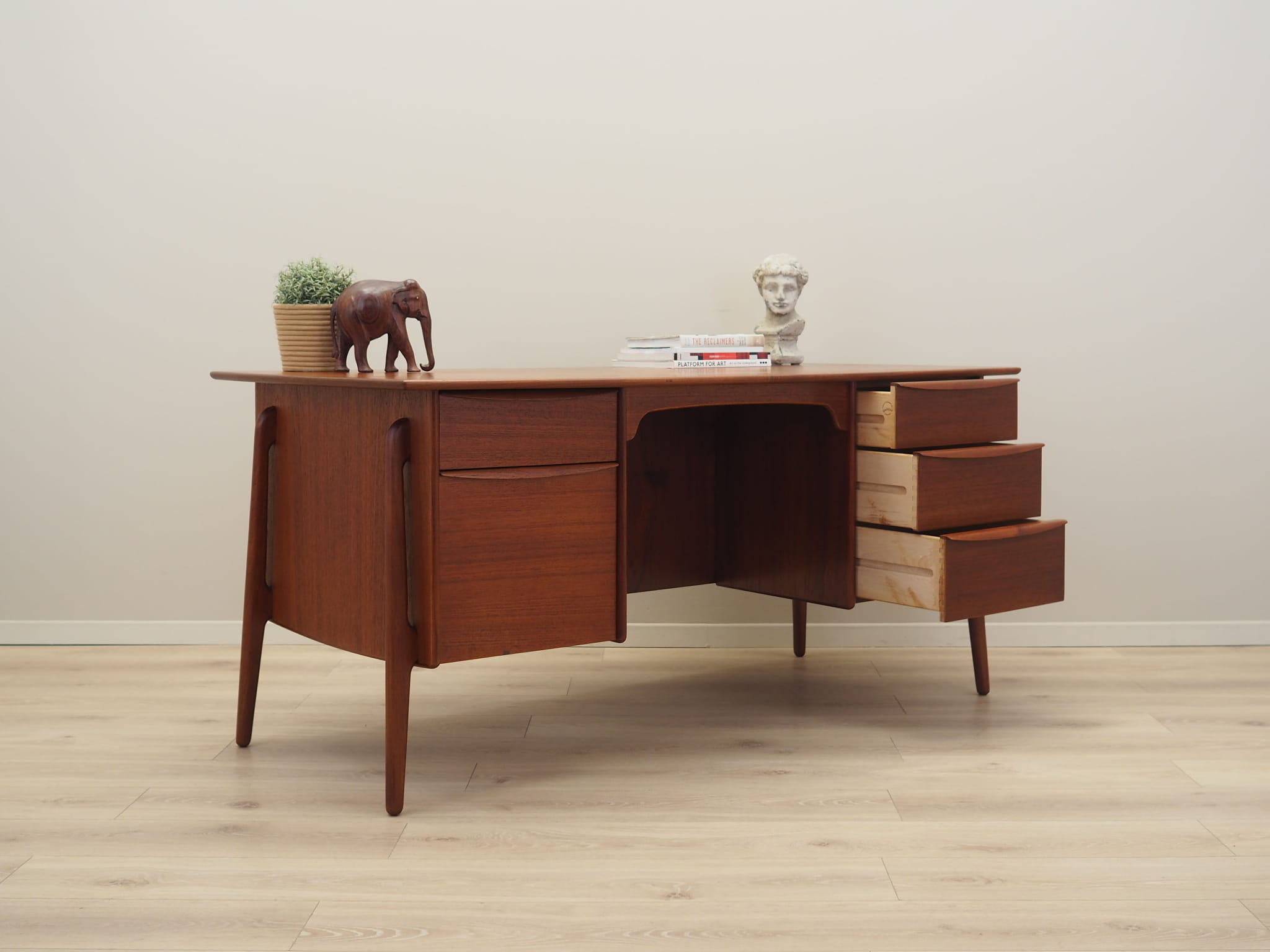 Vintage Schreibtisch Teakholz Braun 1960er Jahre