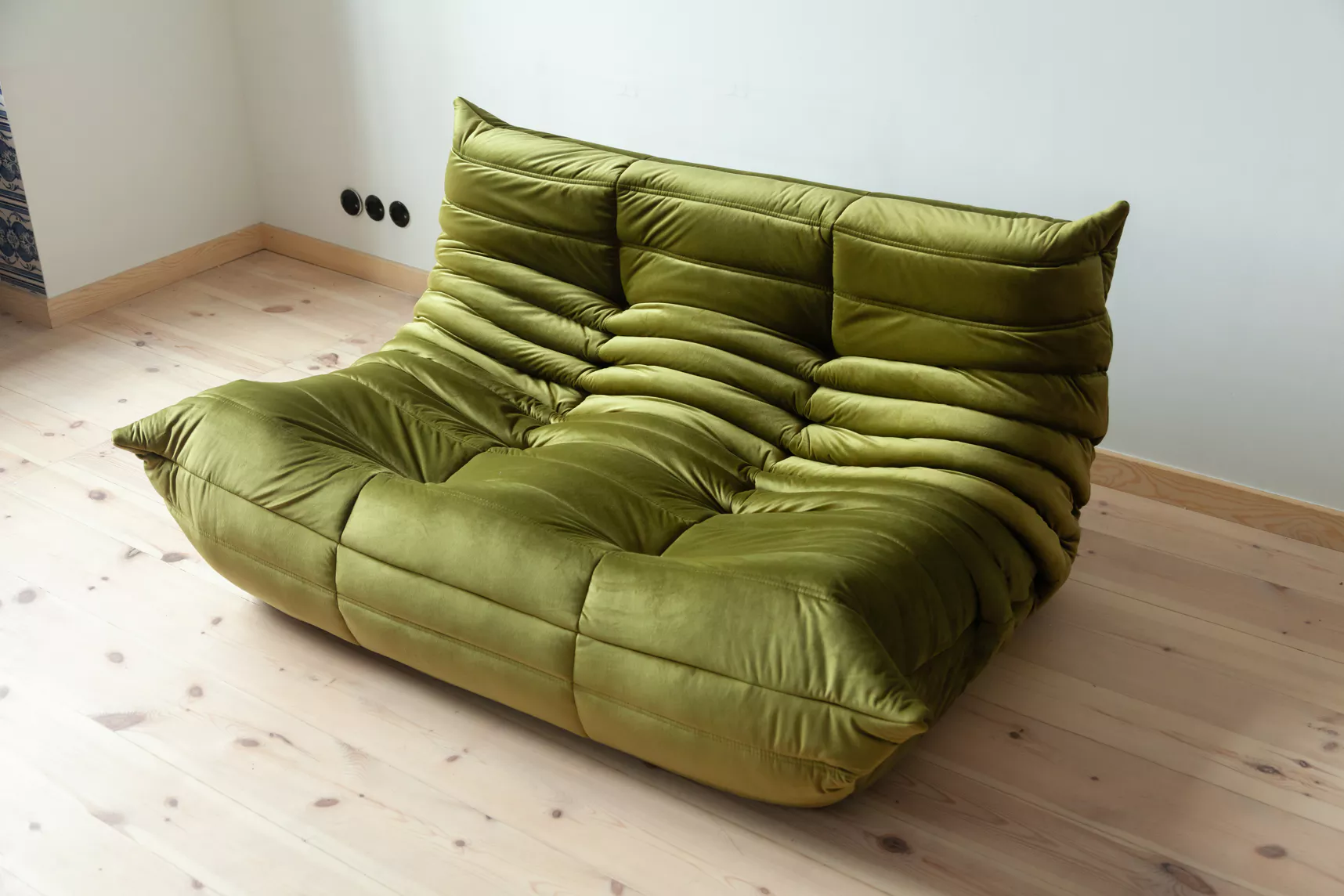 Togo Sofa 2-Sitzer Samt Olivgrün