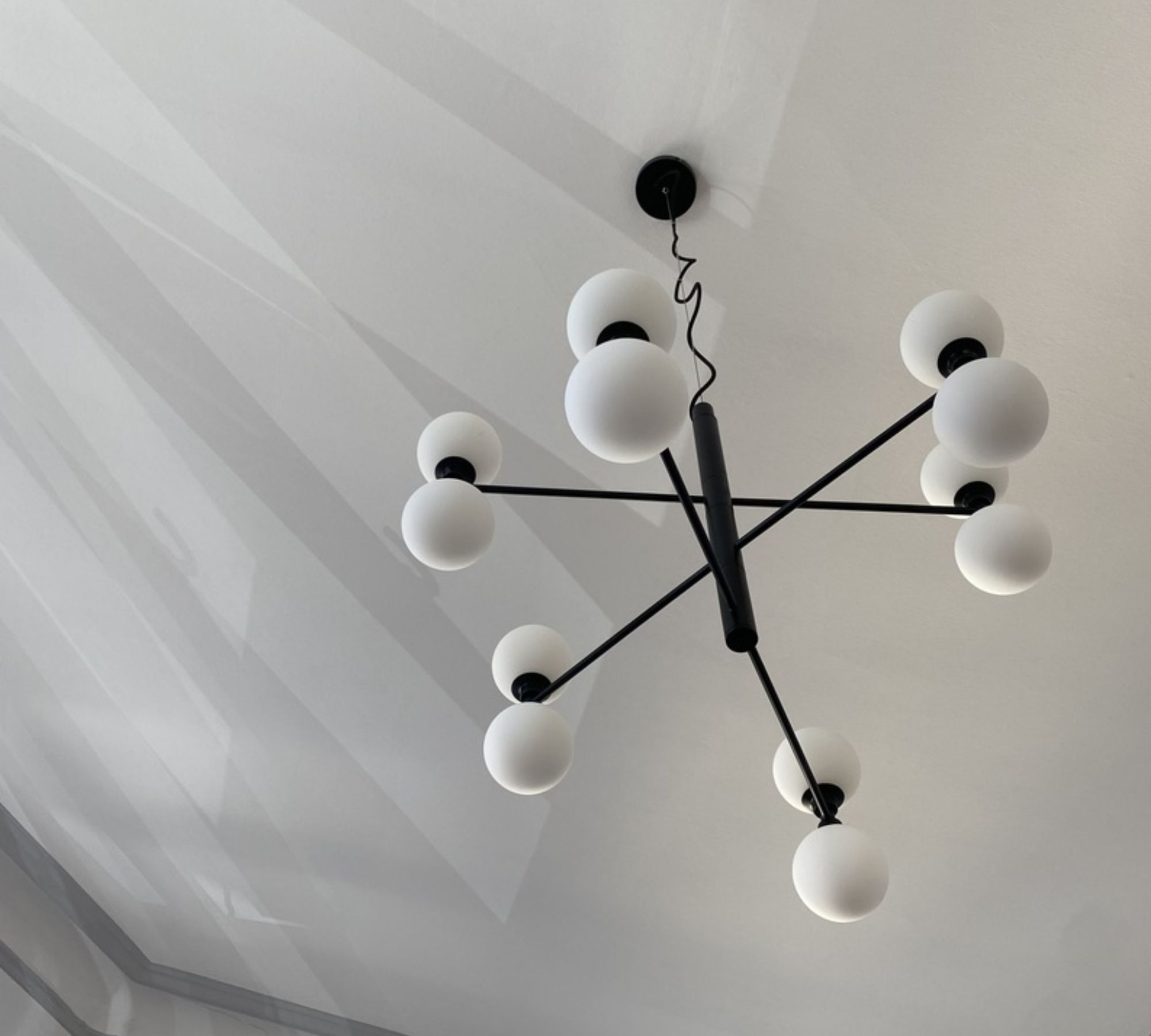 Kronleuchter Opalglas Metall Schwarz