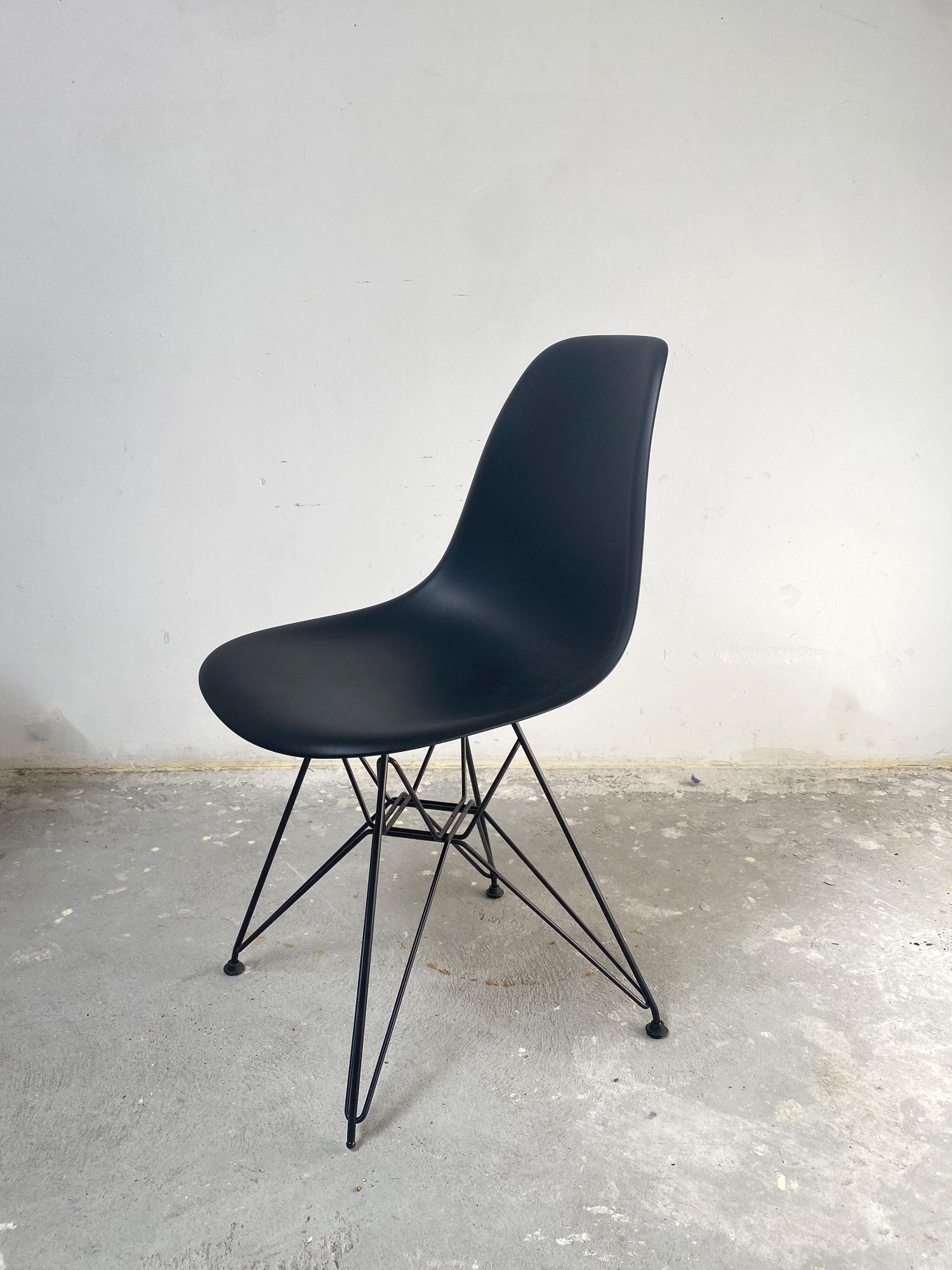 DSR Stuhl Schwarz