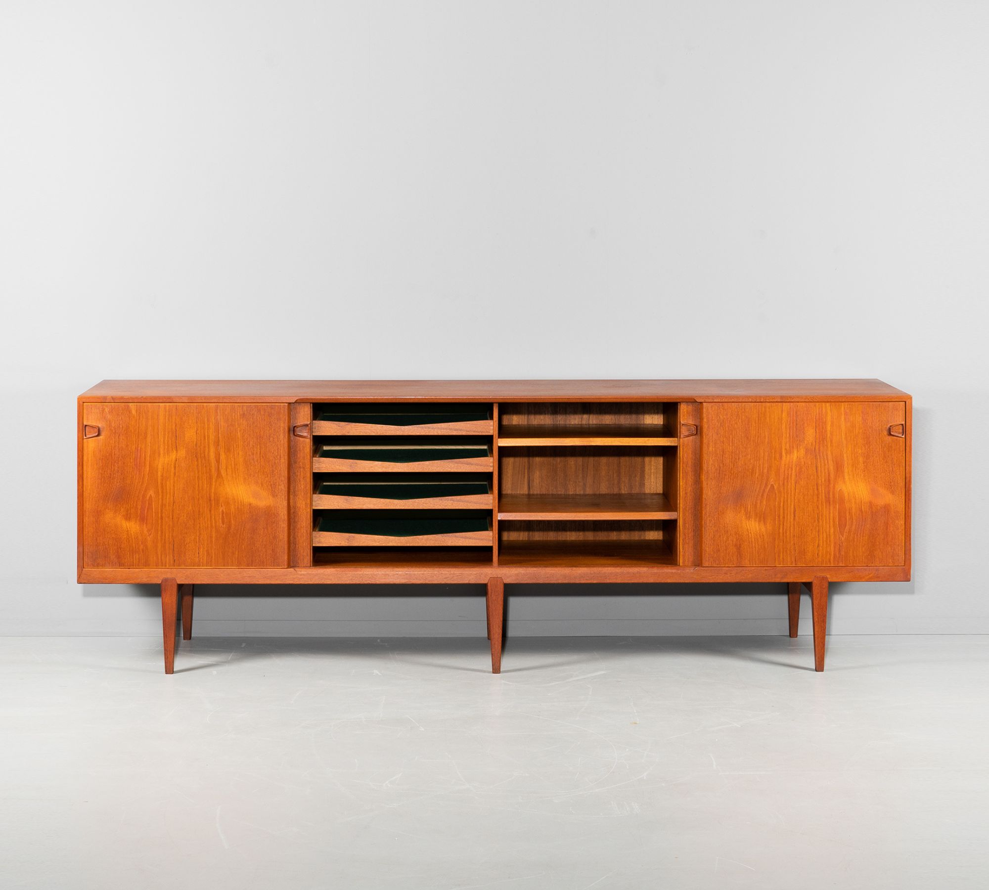 Sideboard Teakholz Rosengren Hansen 1950er Jahre