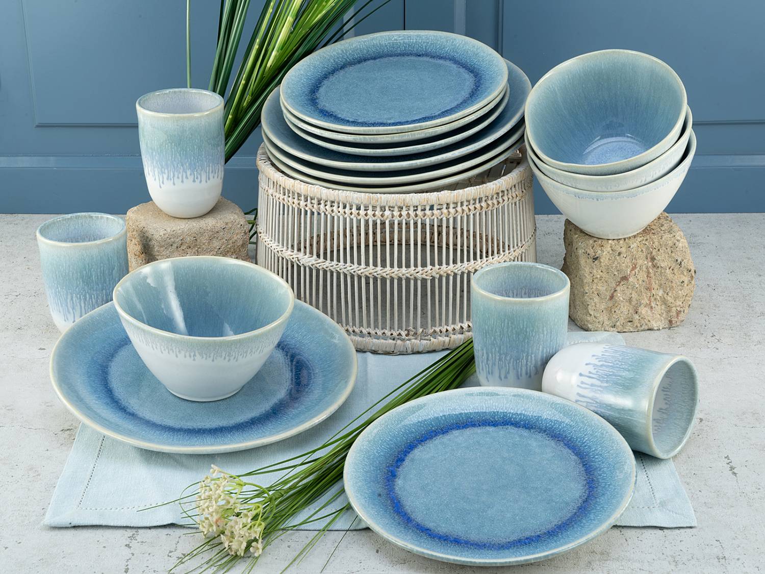 Aquarius Combination Service 16-piece Set Stoneware Blue