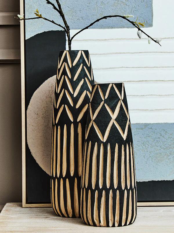 Arlo Kleine gravierte Holzvase

