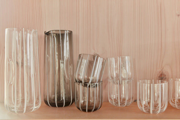 Mizu Wasserkaraffe Glas Grau 