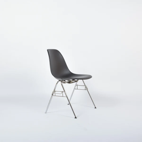 Eames DSS Plastic Side Chair Schwarz