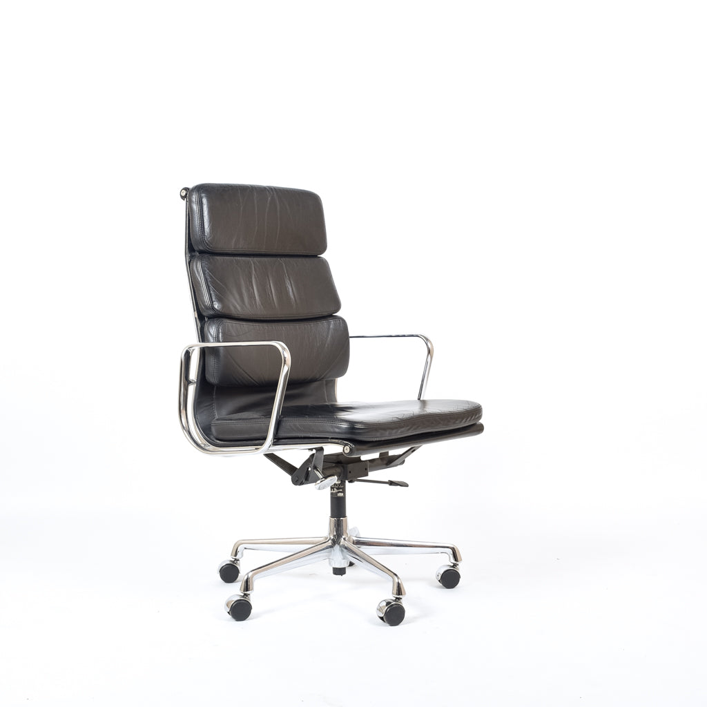 Vitra Eames EA 219 Aluminium Soft Pad Chair Schwarz