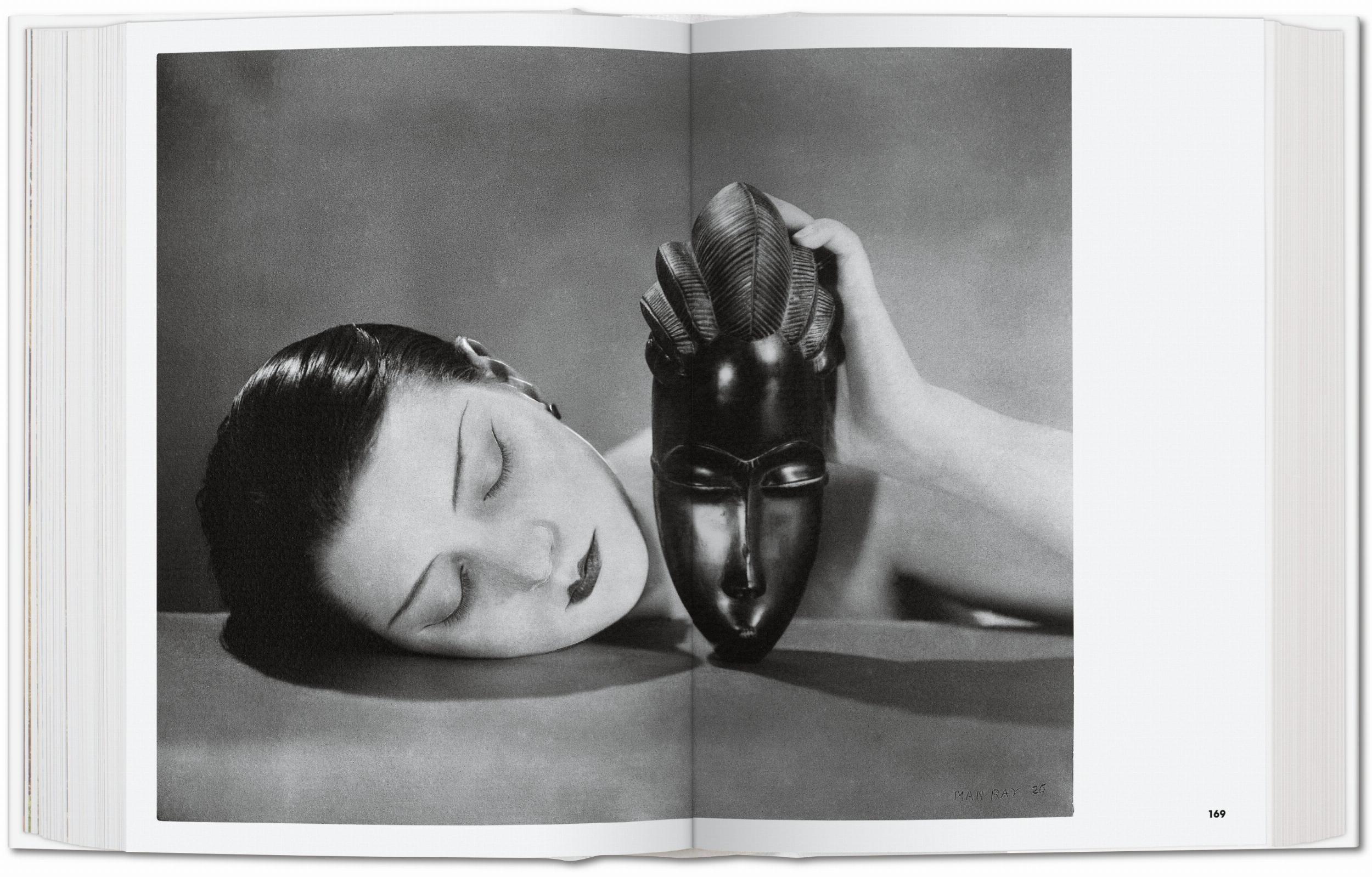 Photo Icons. 50 key images and their origins