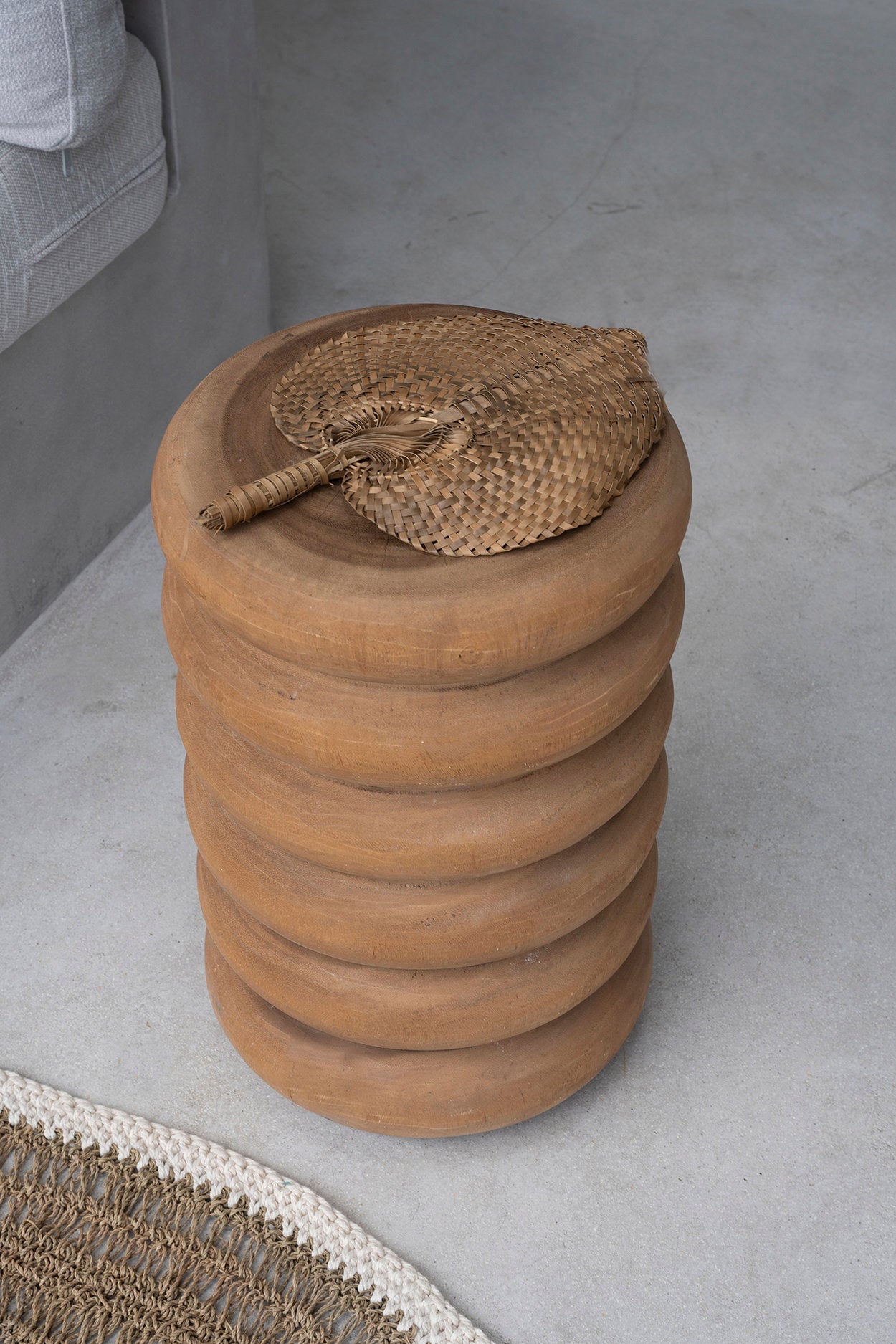 Der Umiko Hocker Natur ø30cm