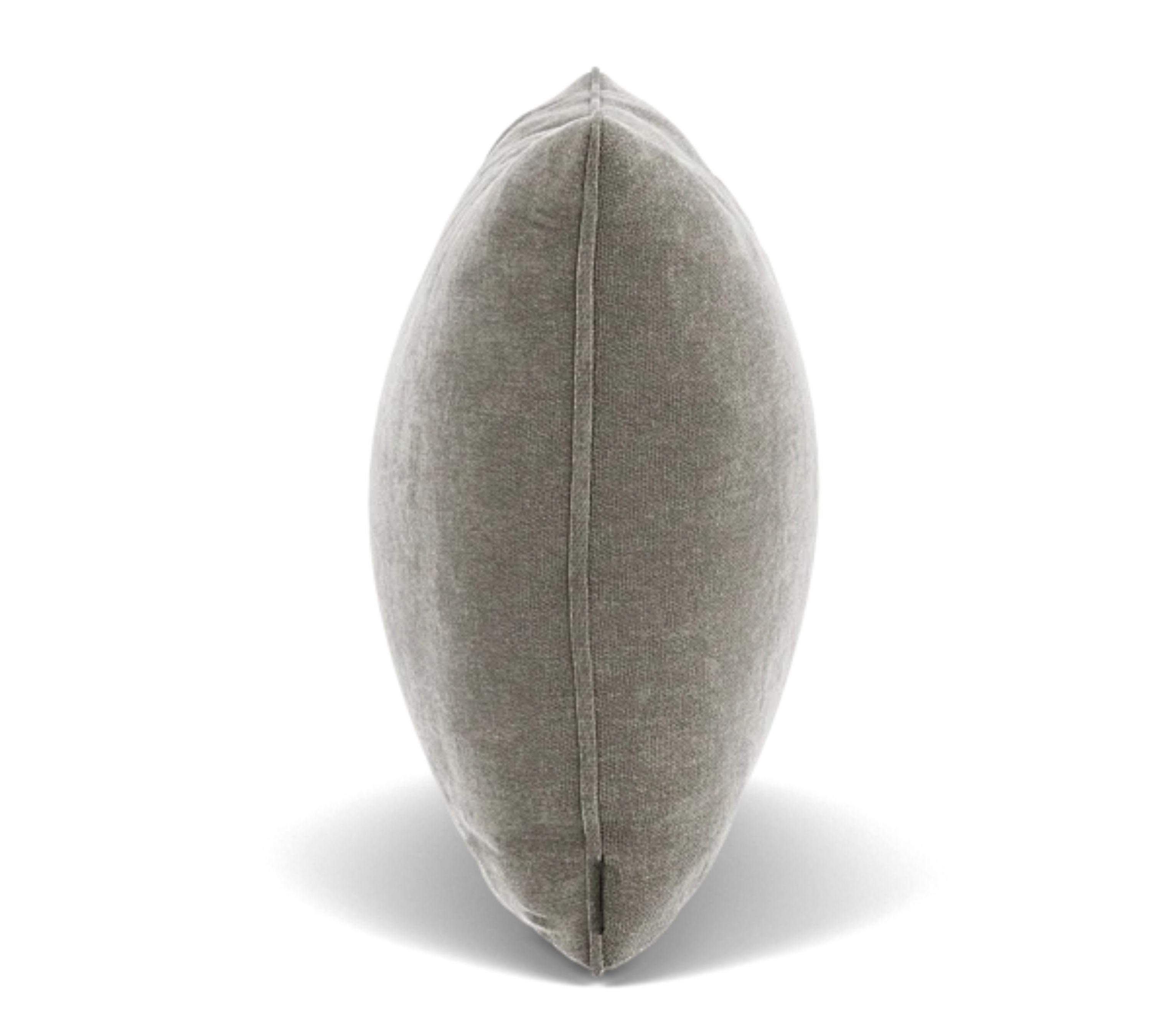 Posh Kissen Planet Grey Green mit Daunenfüllung 40 x 60 cm