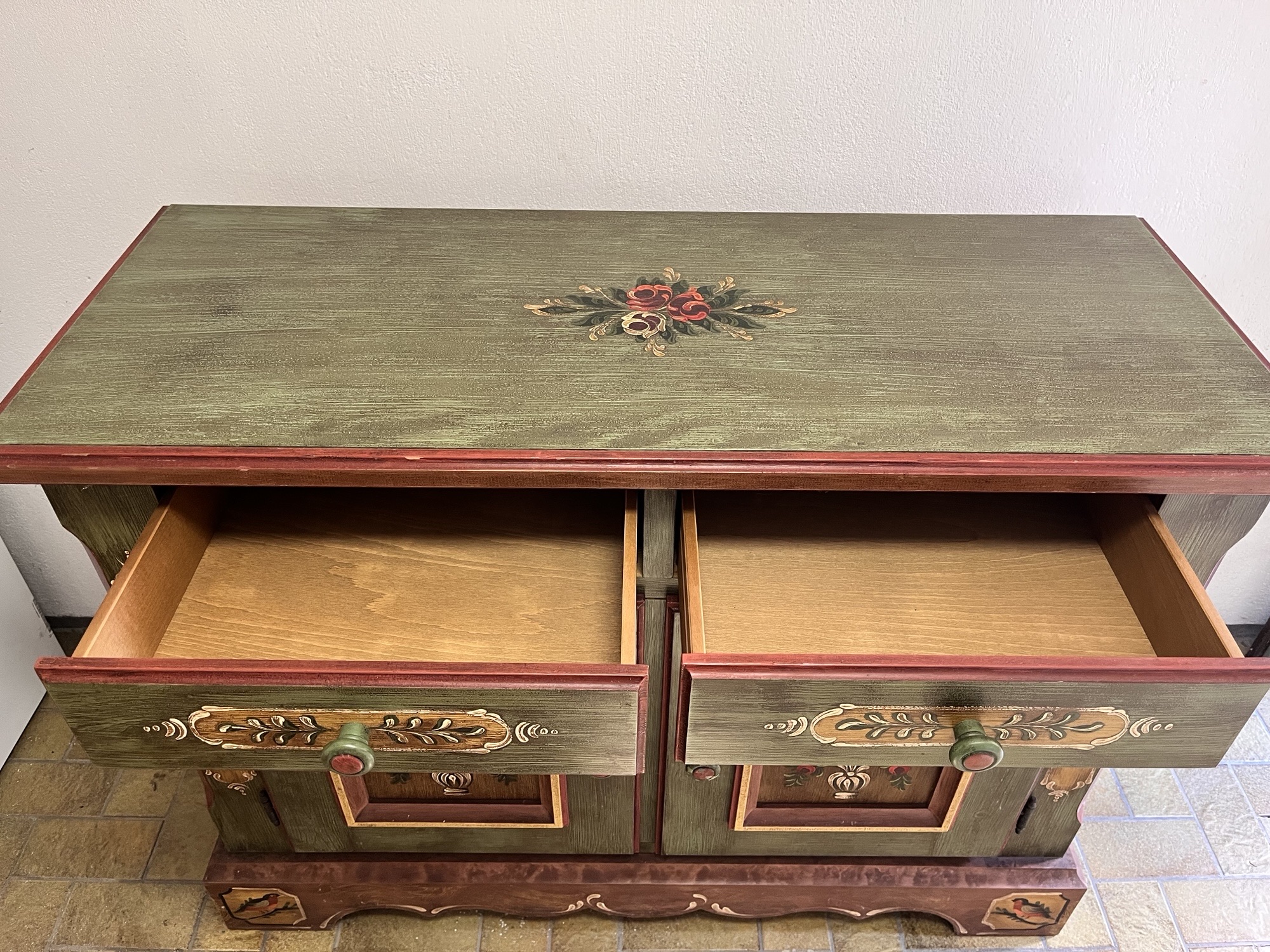 Voglauer Landhaus-Kommode Altgrün