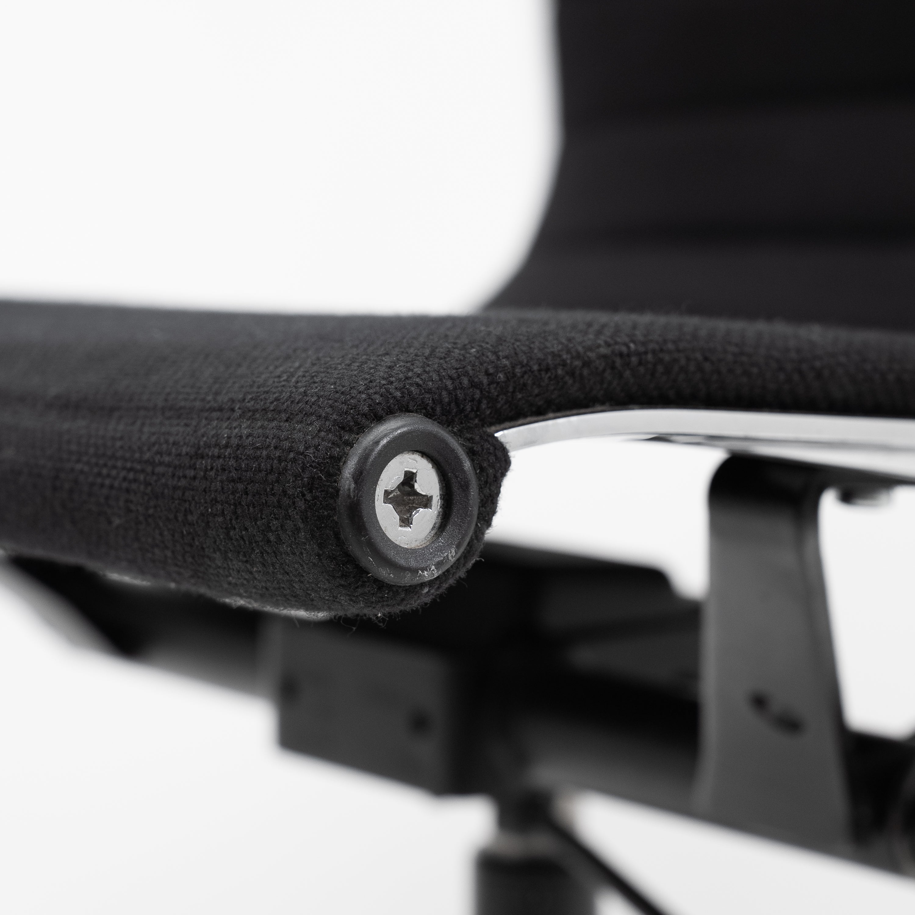 EA119 Bürostuhl Schwarz von Vitra