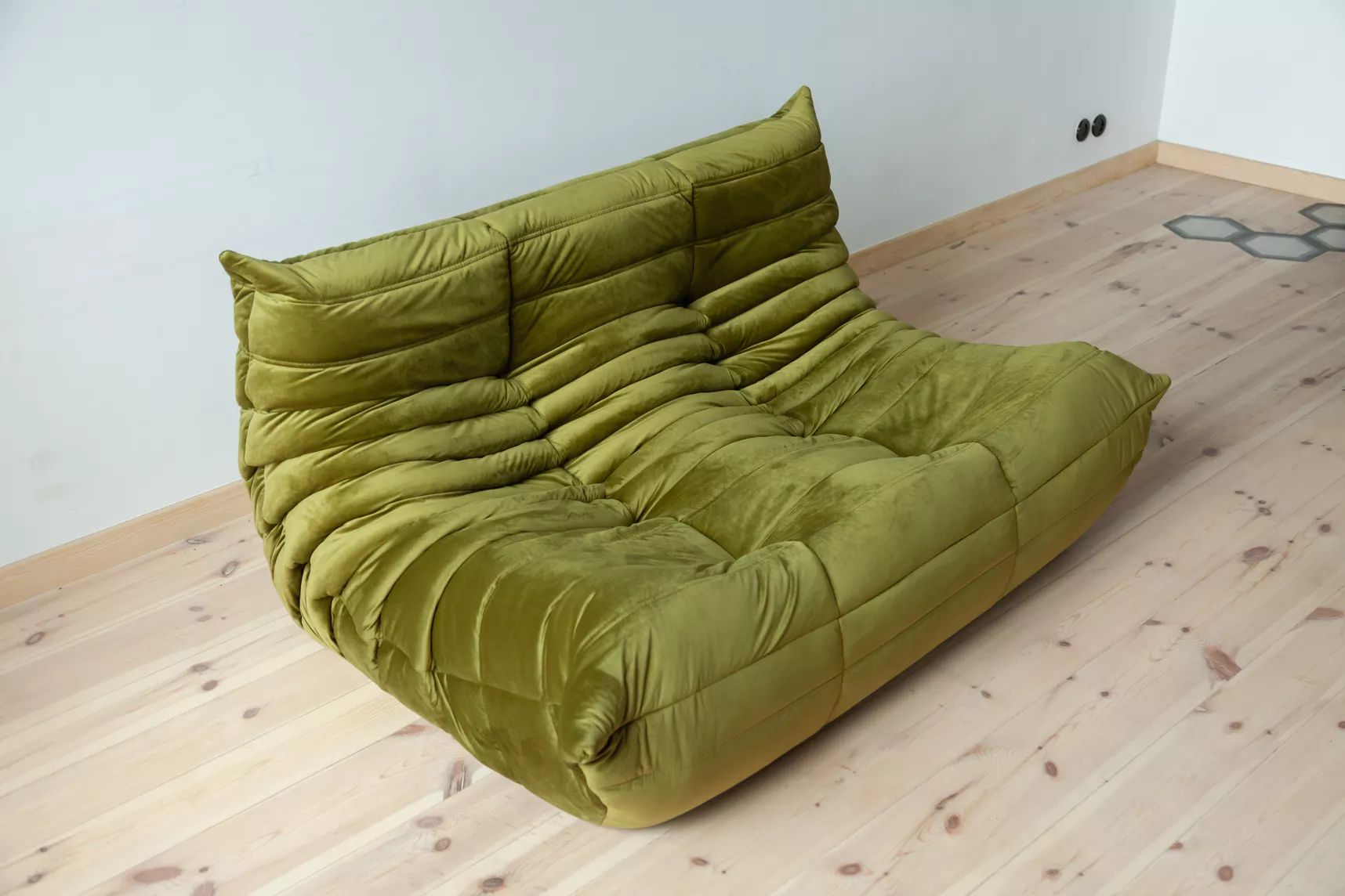 Togo Sofa 2-Sitzer Samt Olivgrün