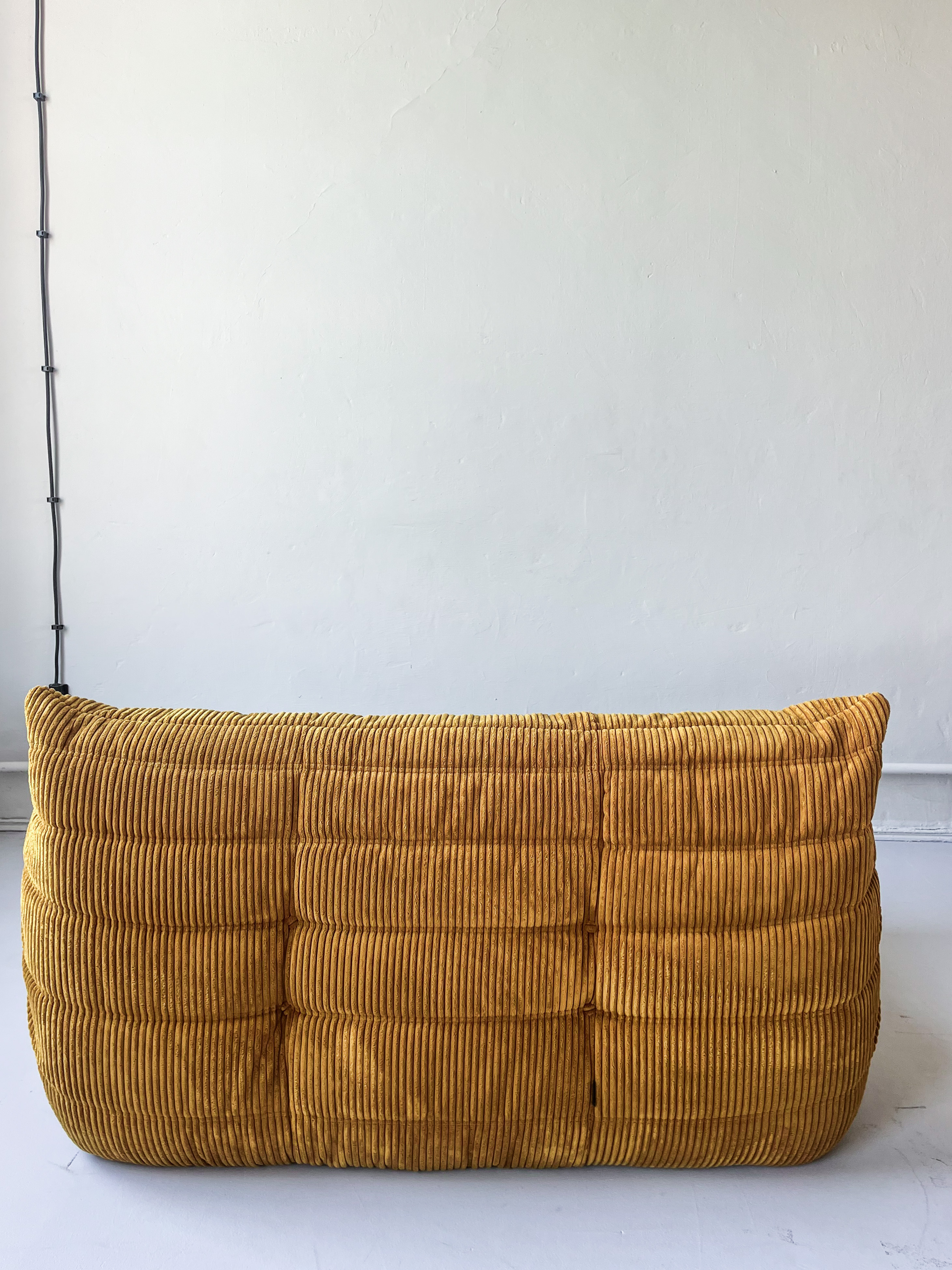 Togo Sofa 2-Sitzer Cord Sandbraun