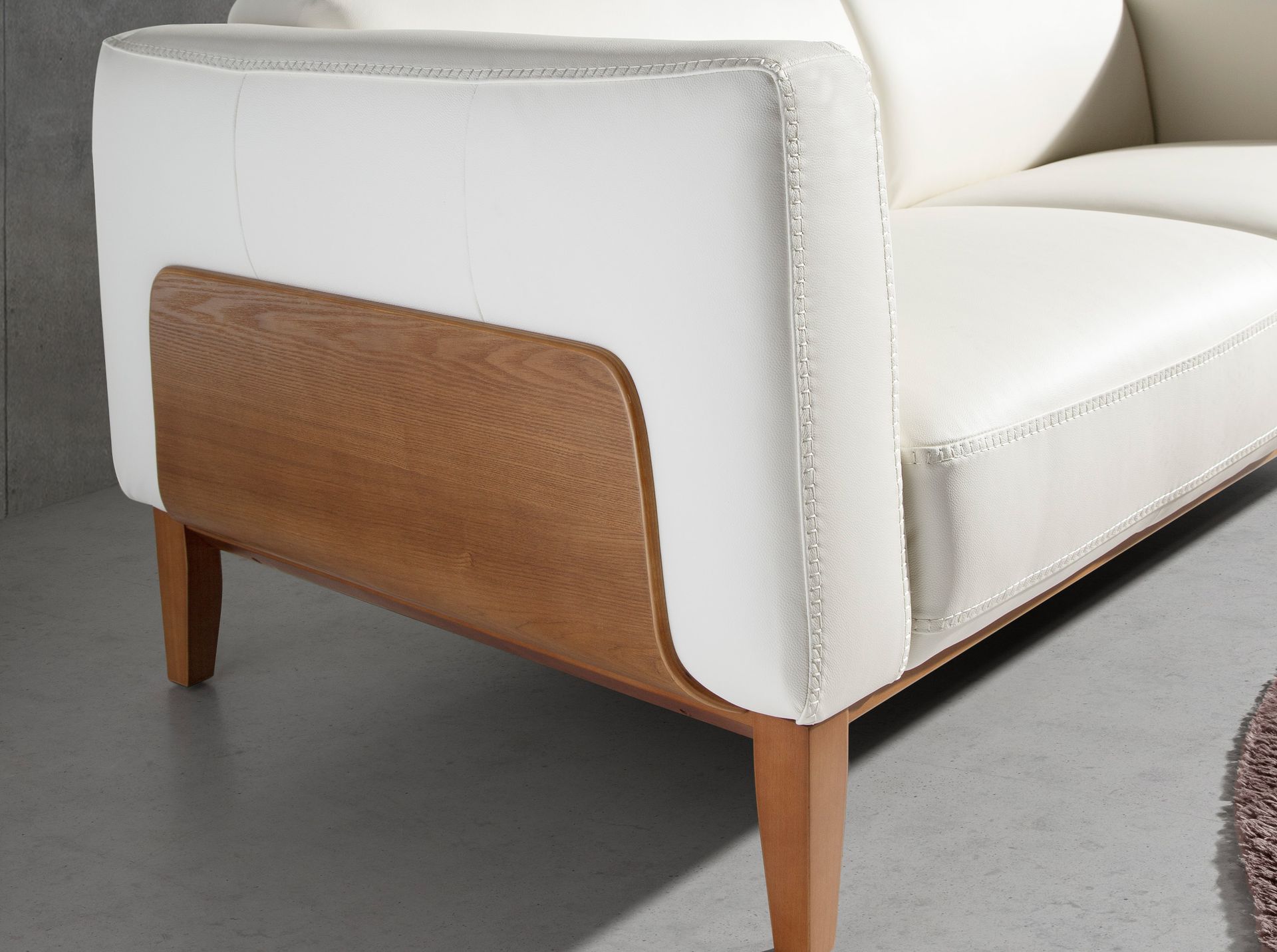 White leather 2-seater sofa 6118