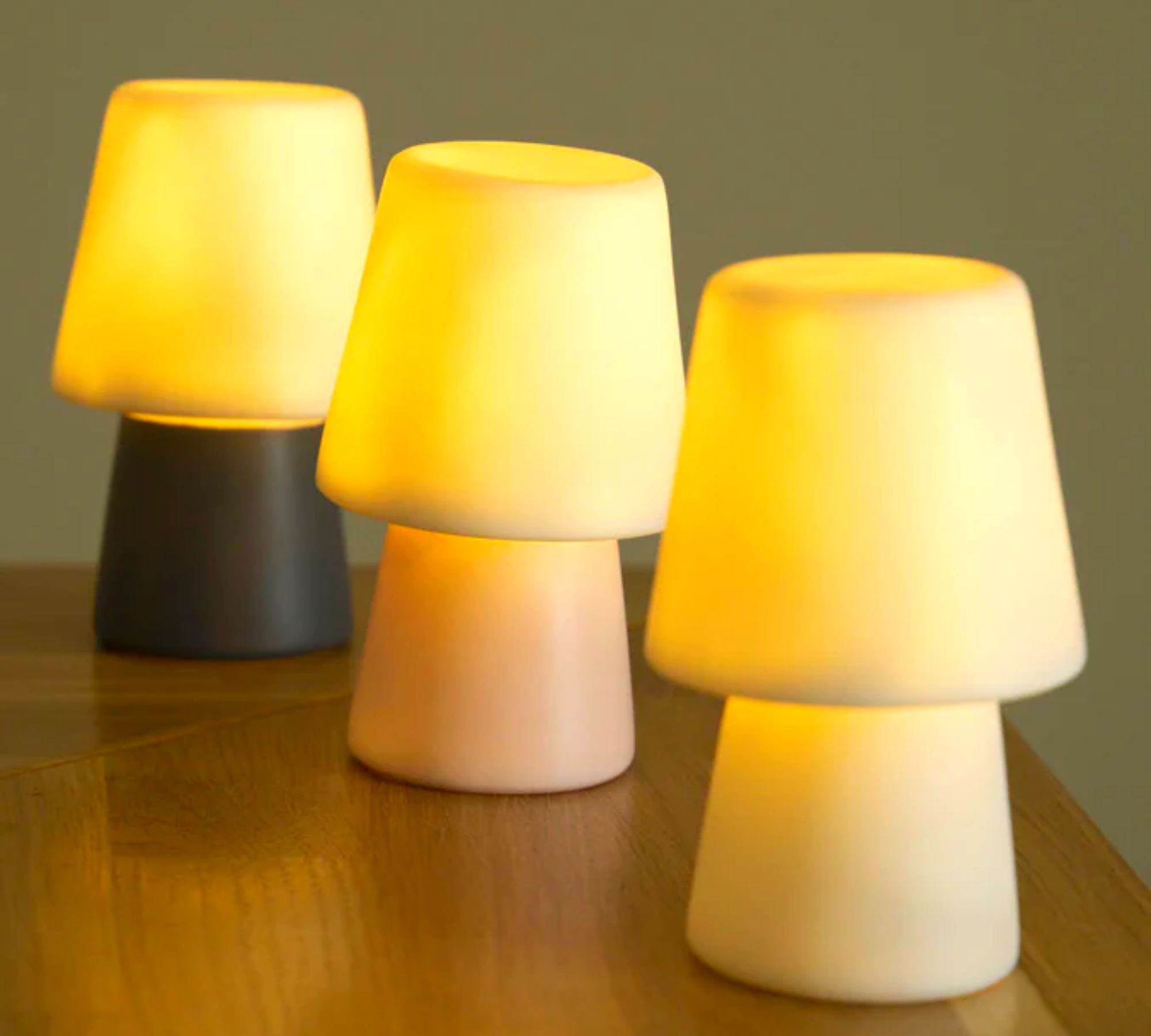 3x Tischleuchte Farbmix