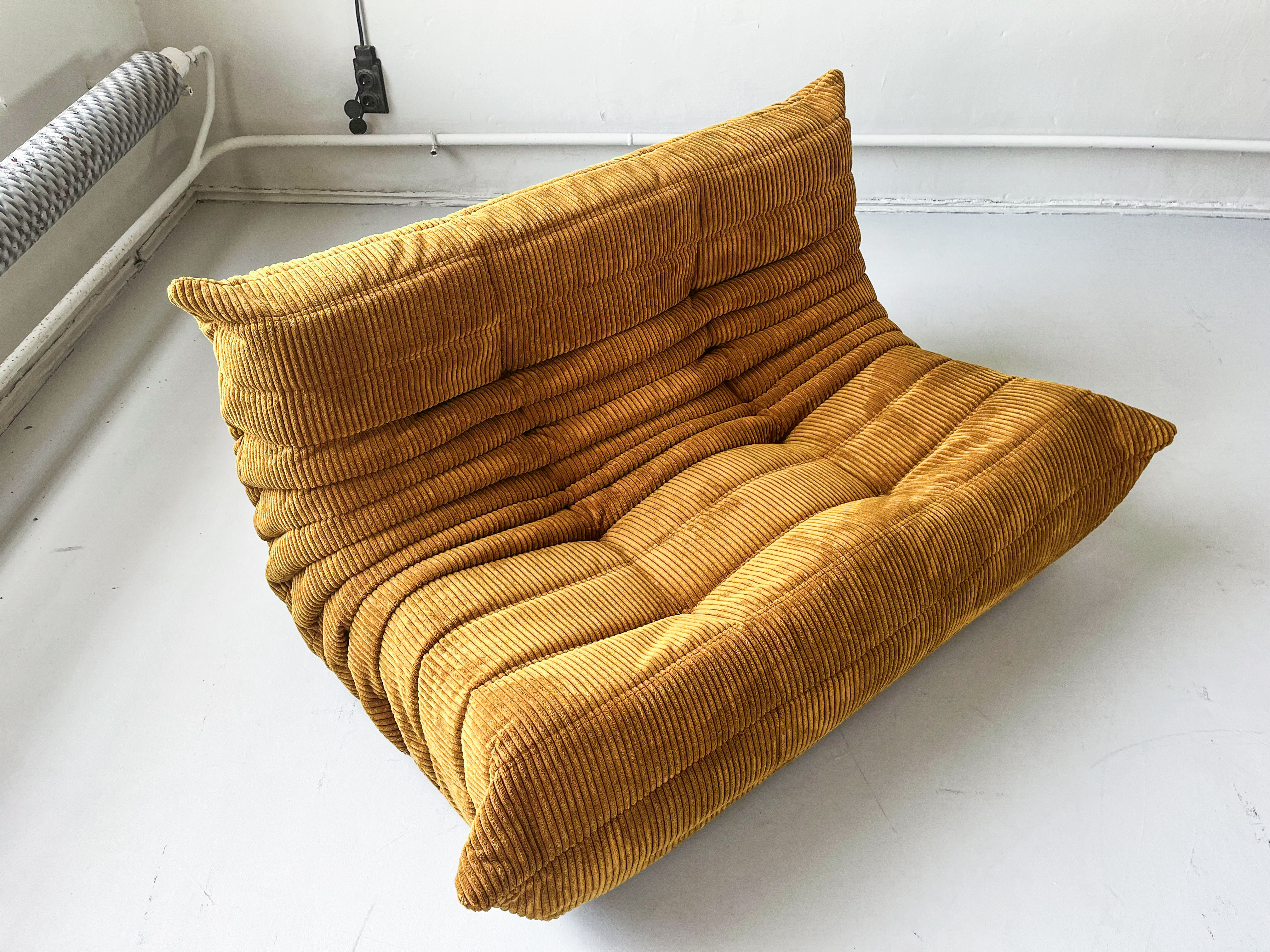 Togo Sofa 2-Sitzer Cord Sandbraun