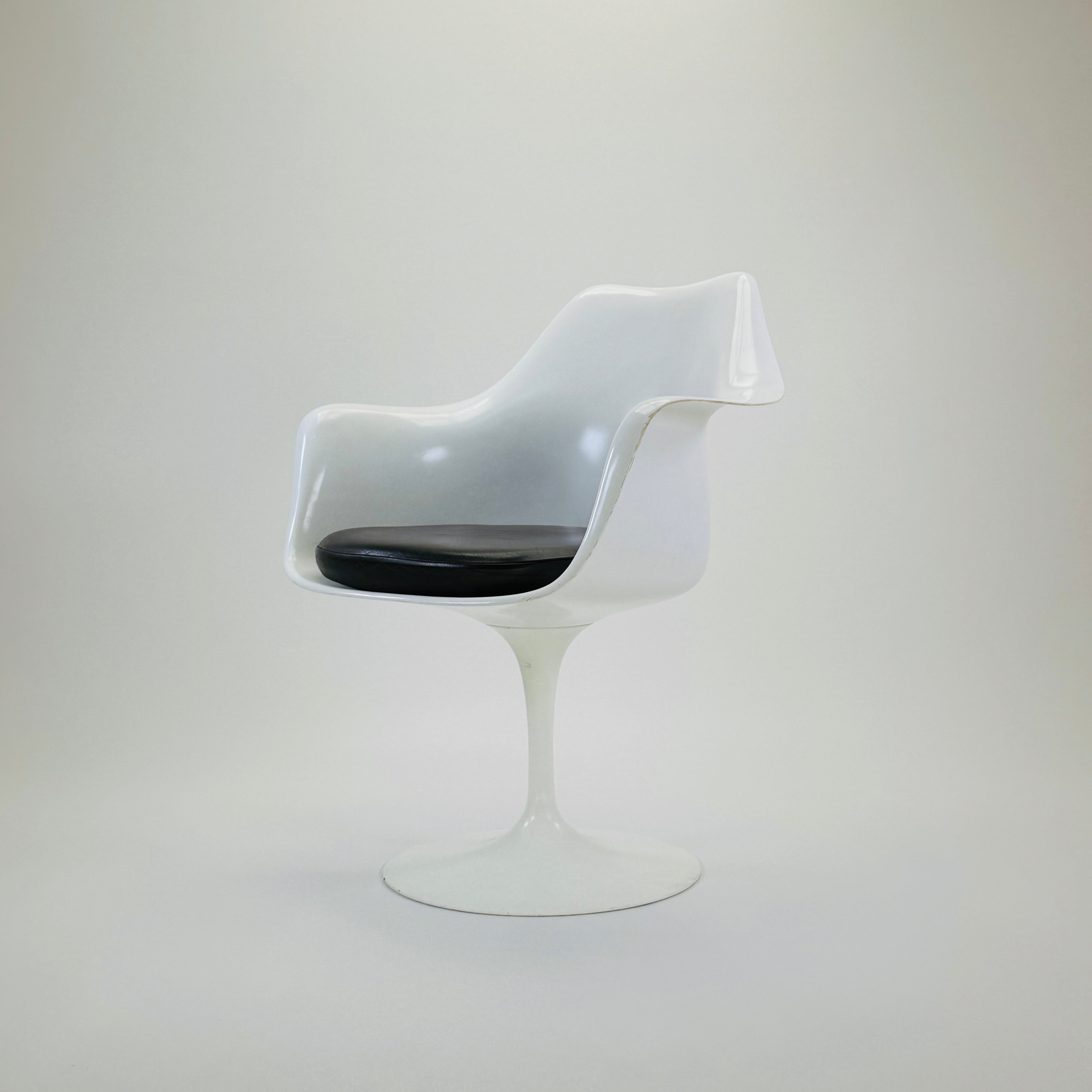 Knoll Saarinen Tulip Armchair Weiß