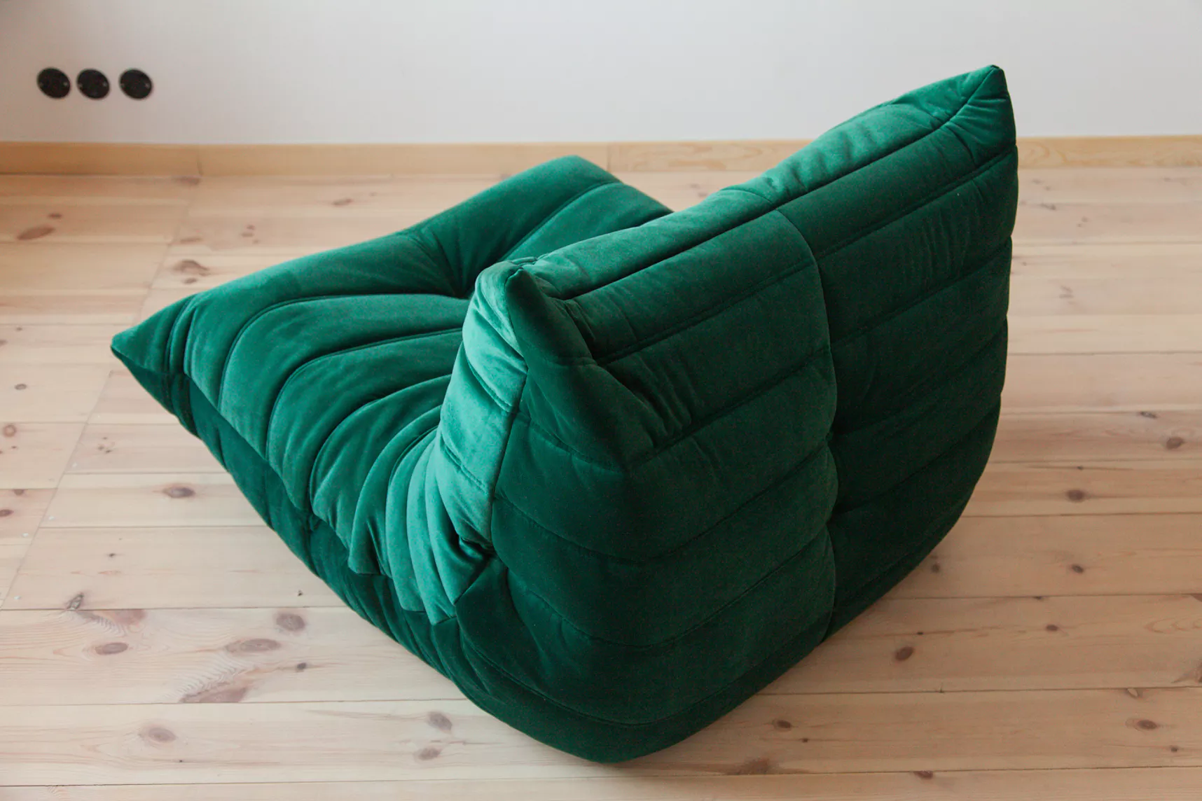 Togo armchair velvet emerald green