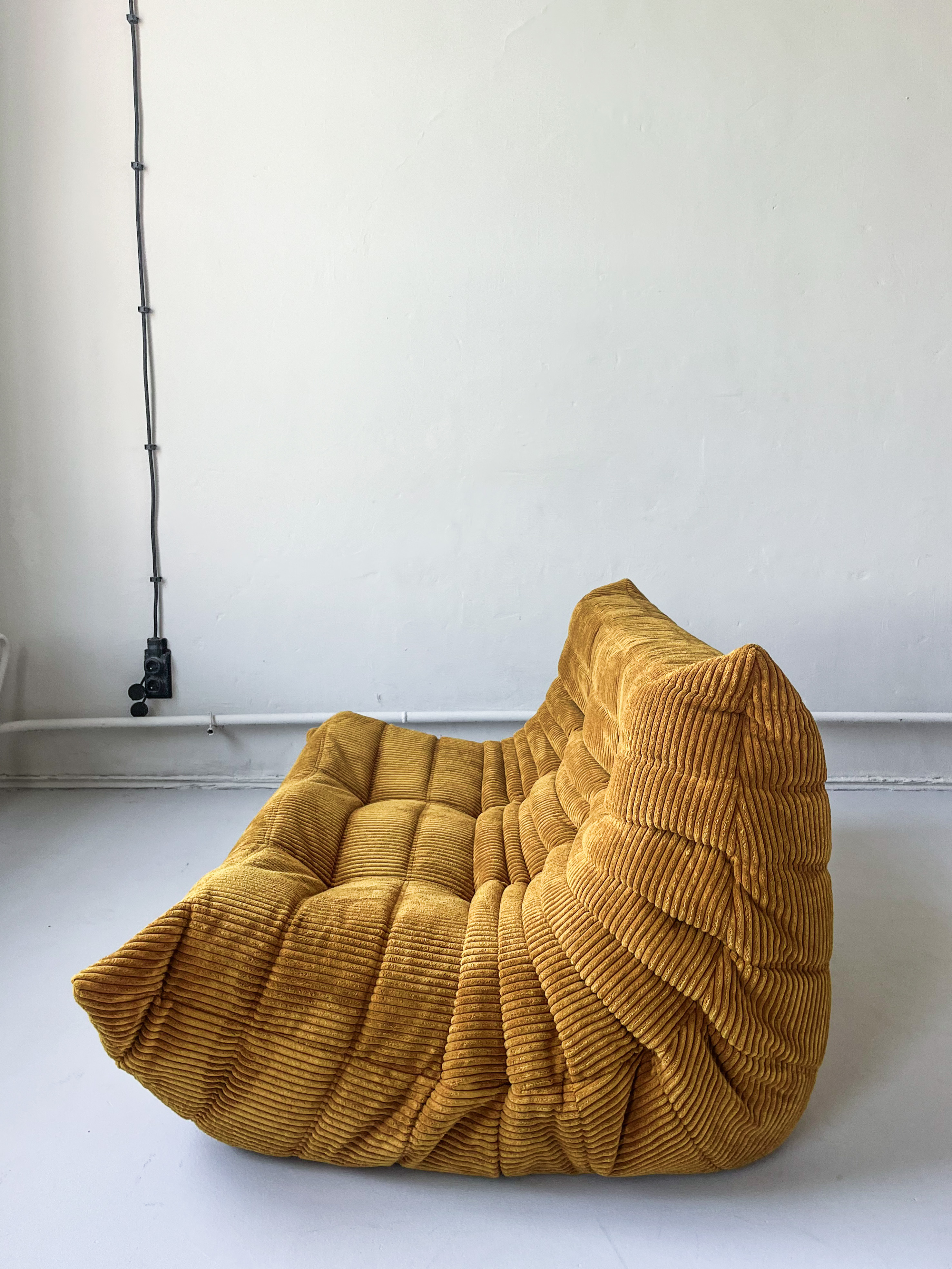 Togo Divano 2 posti Velluto a coste Marrone sabbia