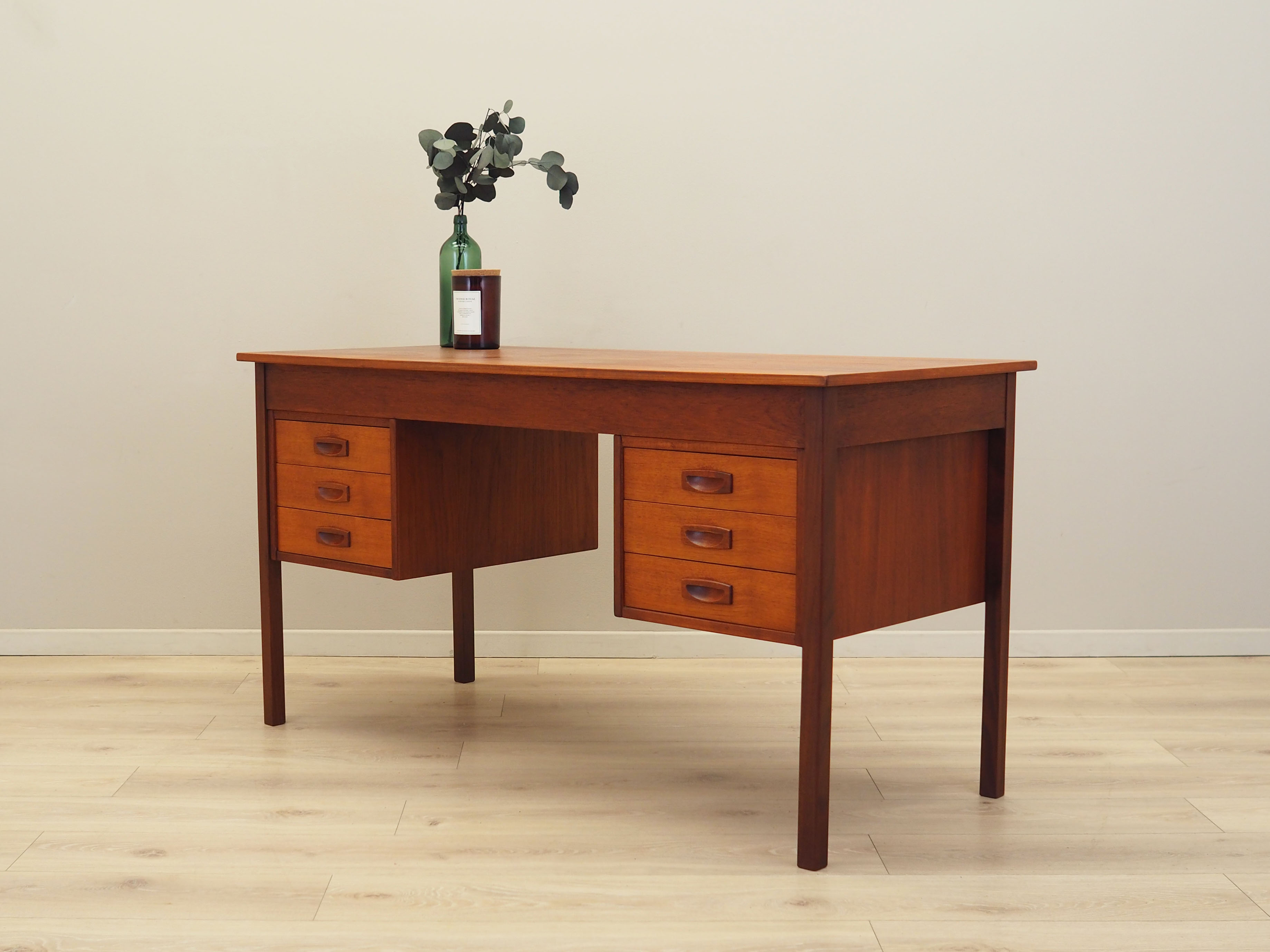 Schreibtisch Teakholz 1970er Jahre