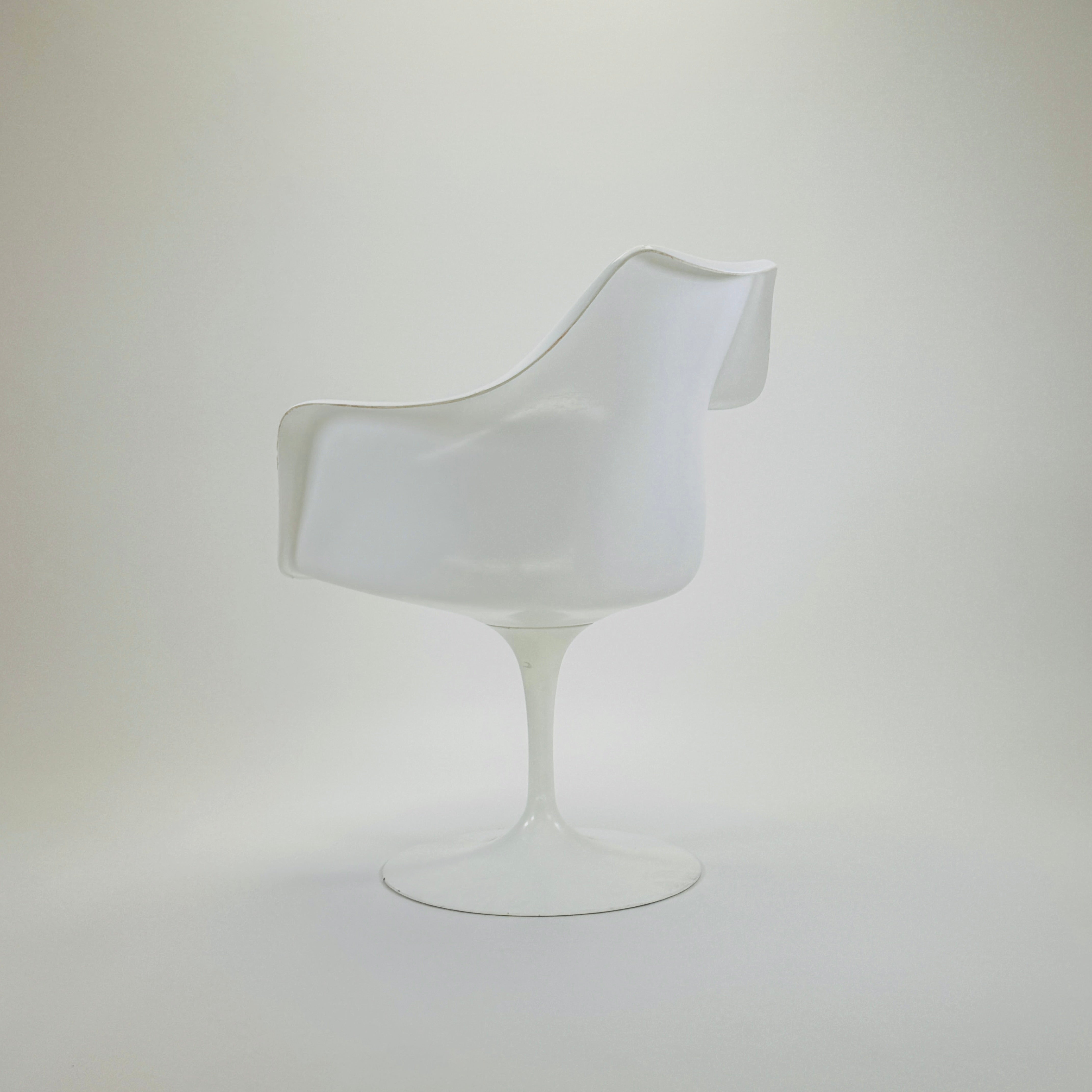 Knoll Saarinen Tulip Armchair Weiß