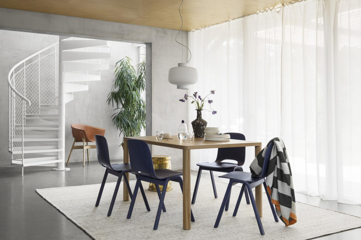 Touchwood Stuhl Holzgestell Schwarz