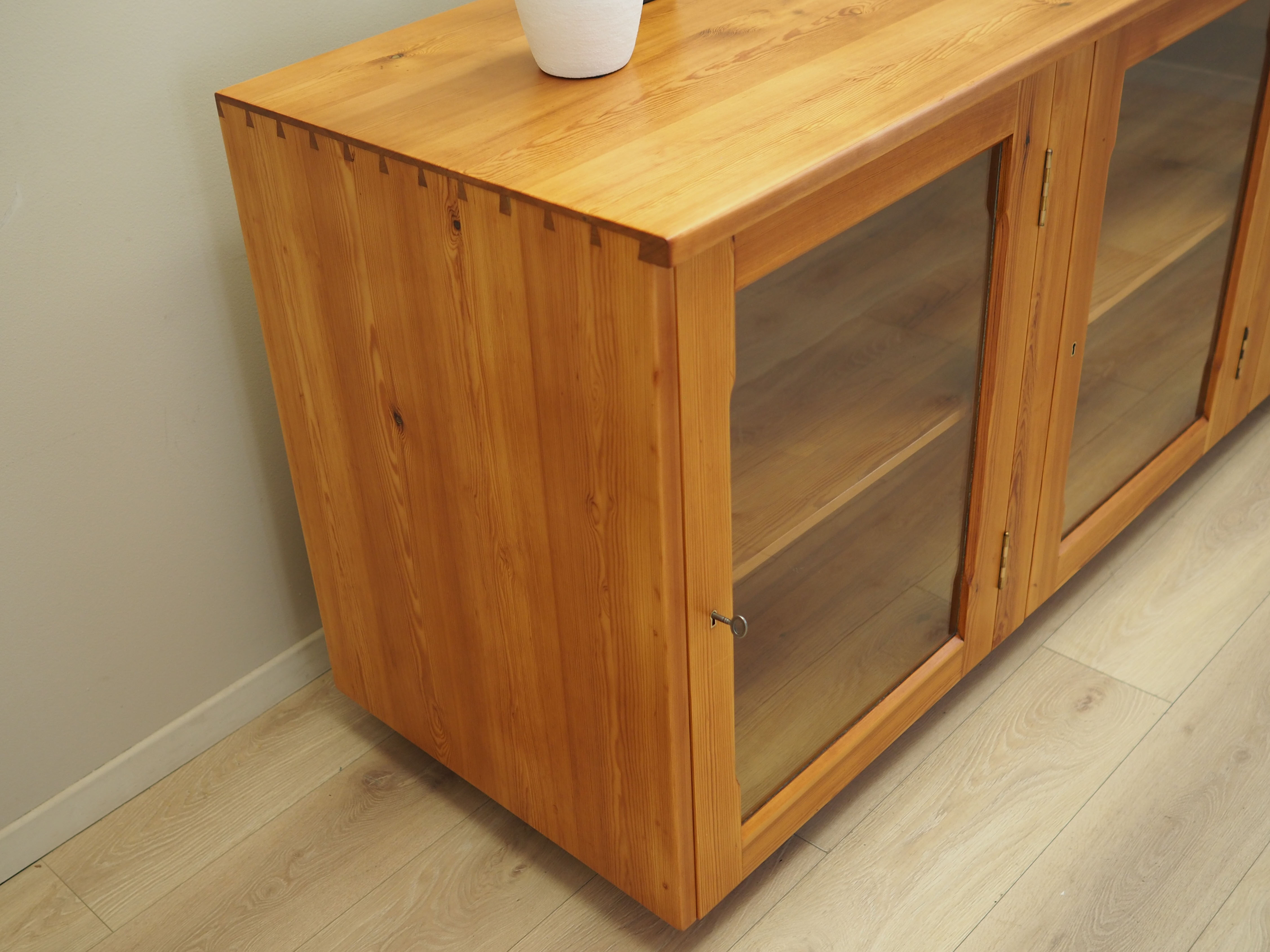 Display cabinet pine wood 1980s